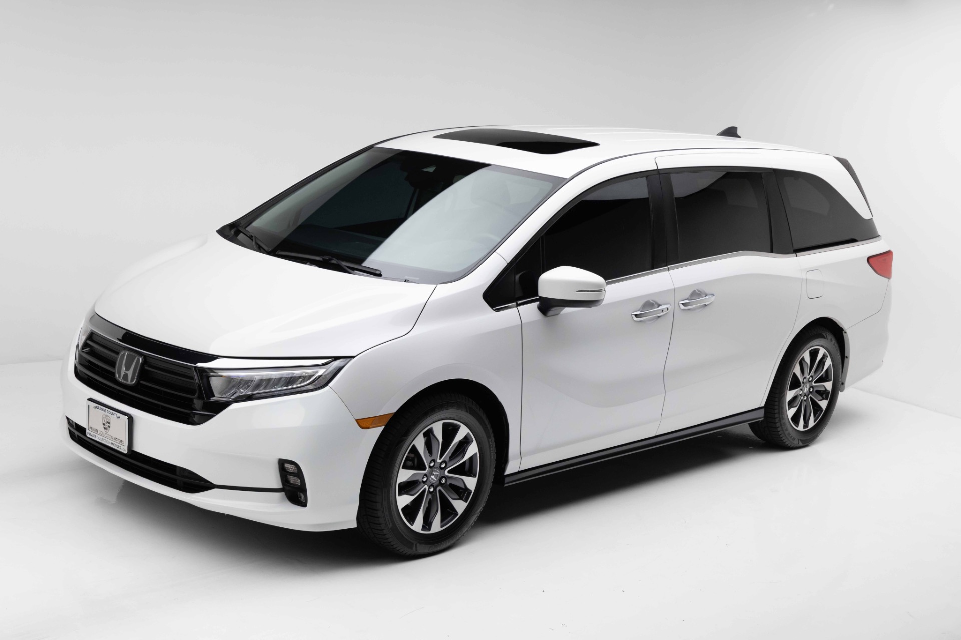 Platinum White Pearl 2024 Honda Odyssey Minivan Front-Wheel Drive Automatic