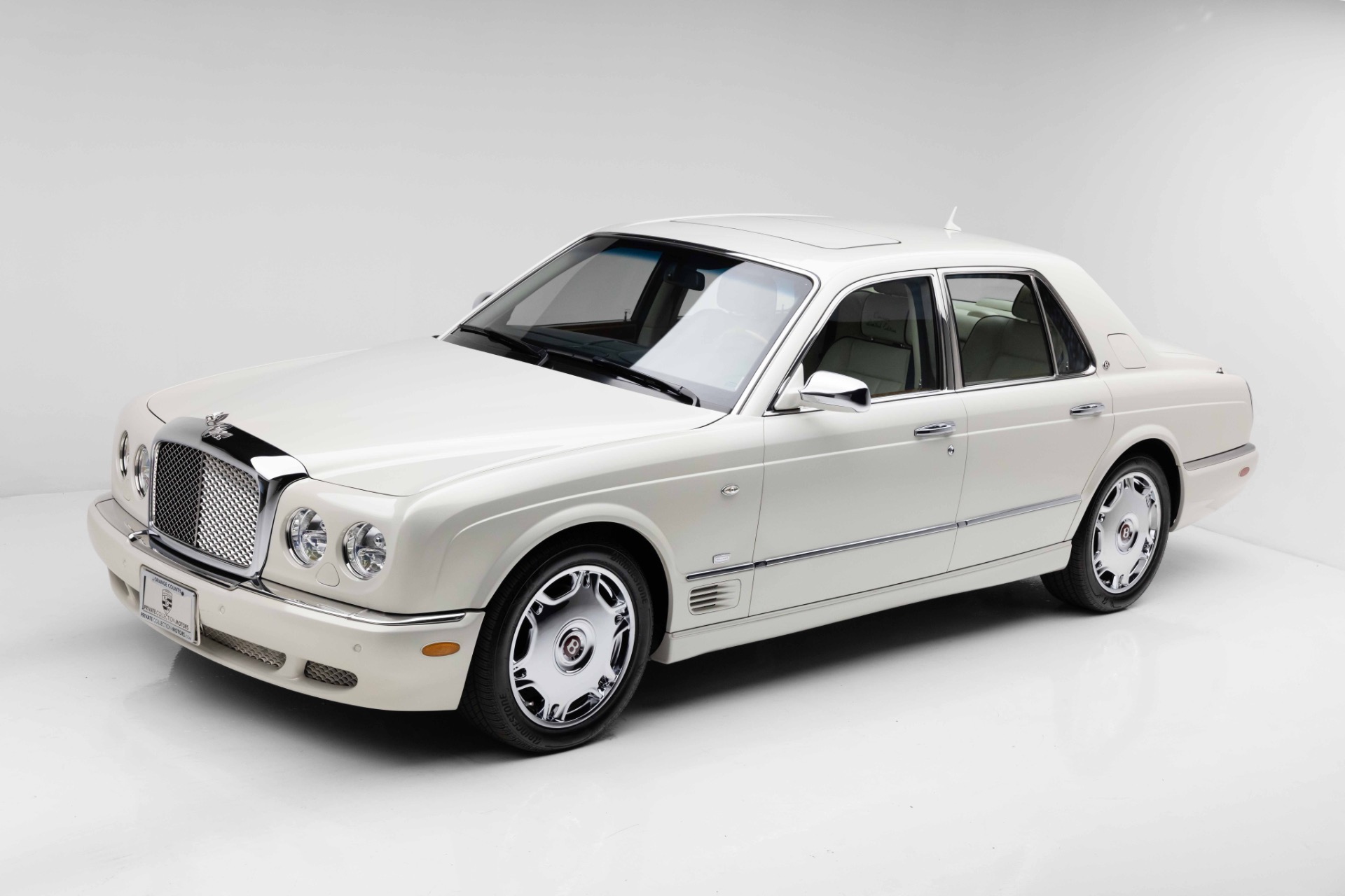 White 2008 Bentley Arnage Sedan Rear-Wheel Drive Automatic