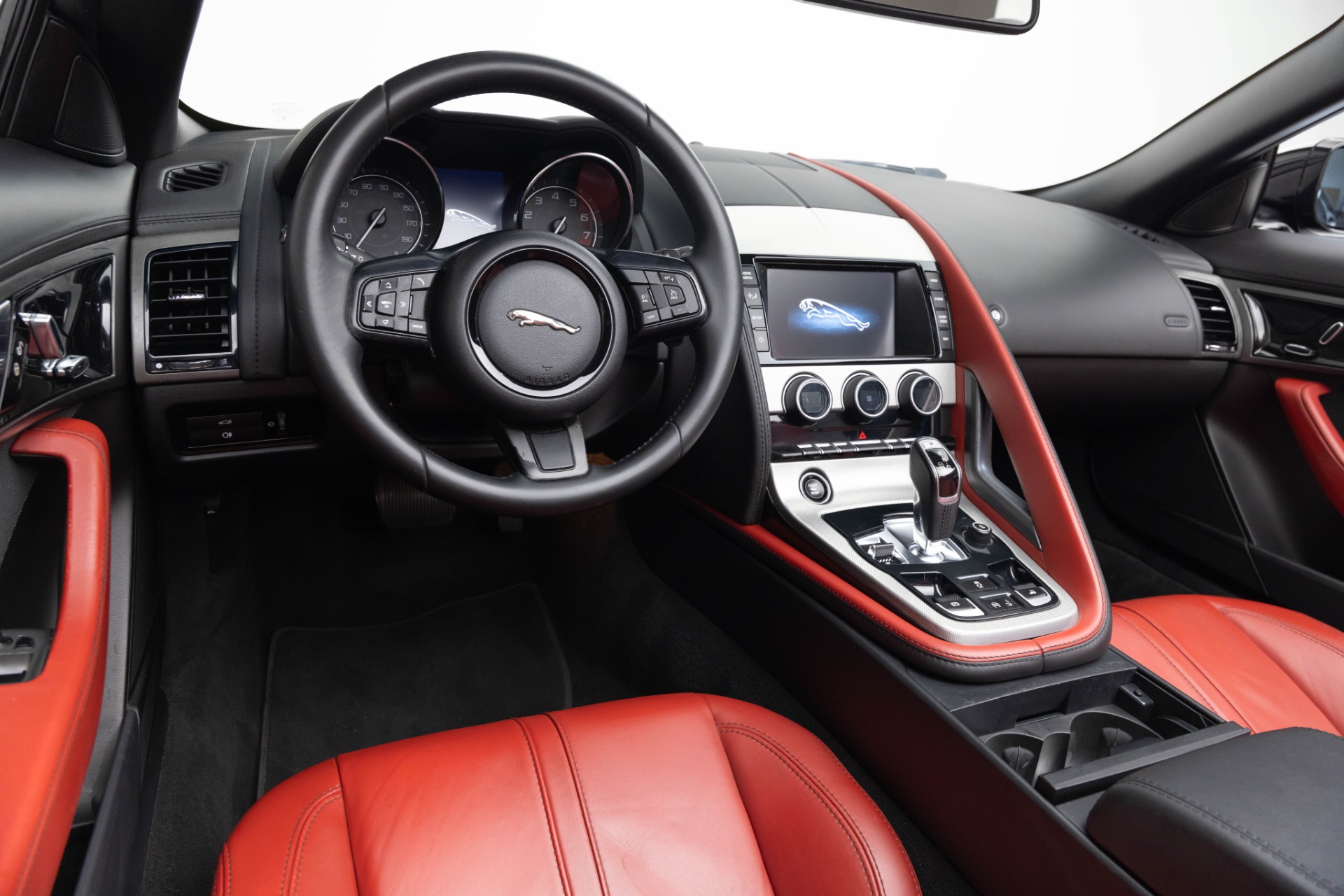 2015 Jaguar F-TYPE photo 2