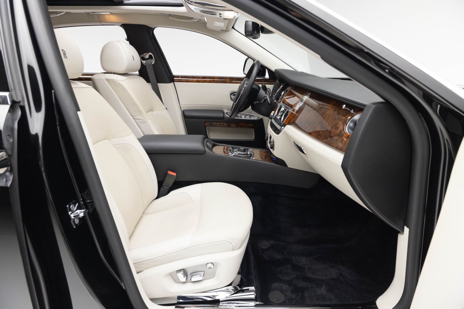 2012 Rolls Royce Ghost RR4 photo 32
