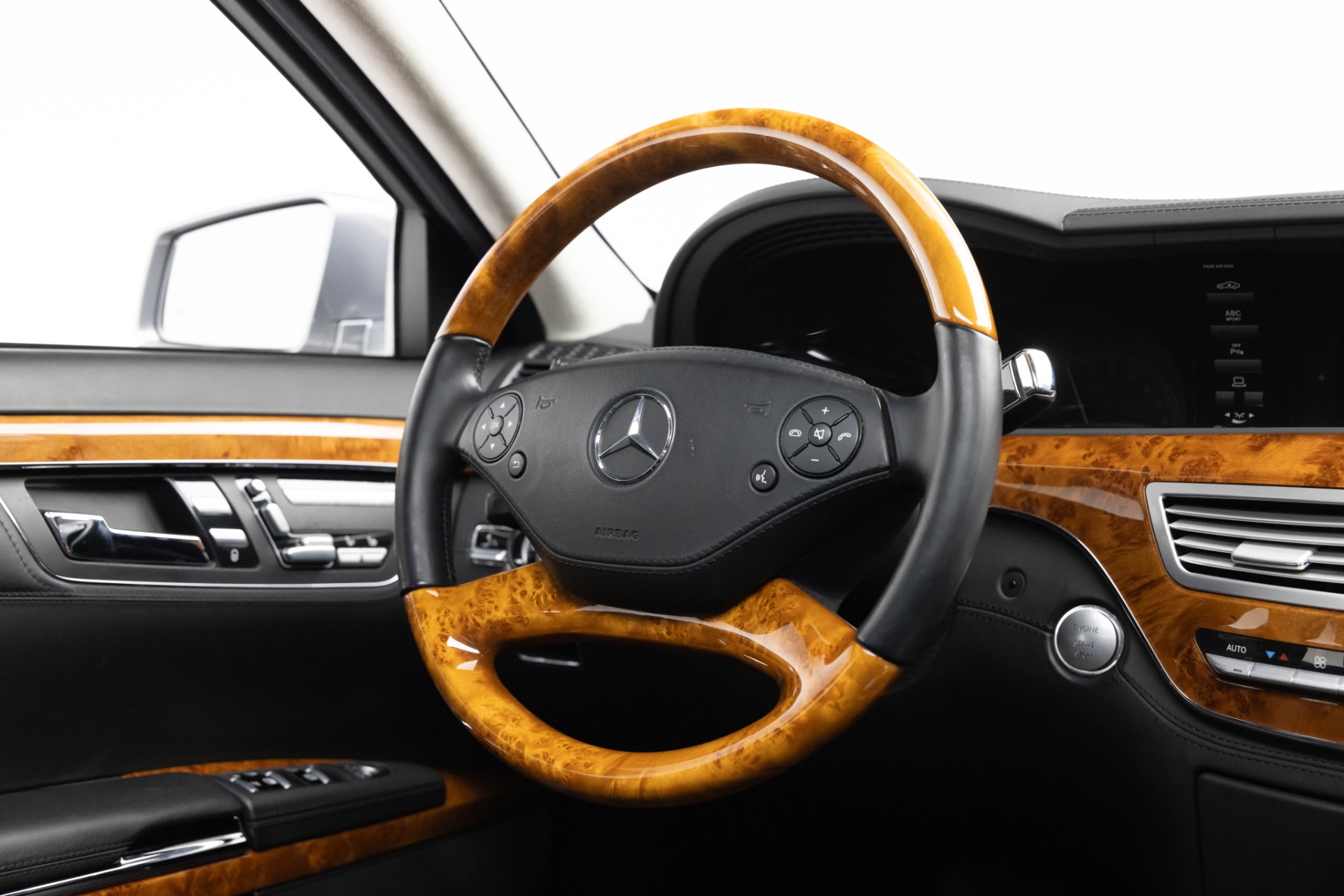 2010 Mercedes Benz S 600 photo 4
