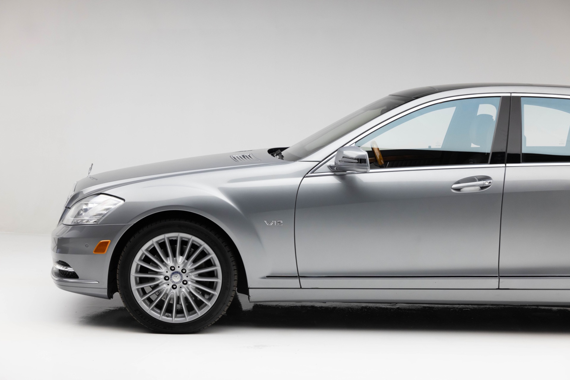2010 Mercedes Benz S 600 photo 11