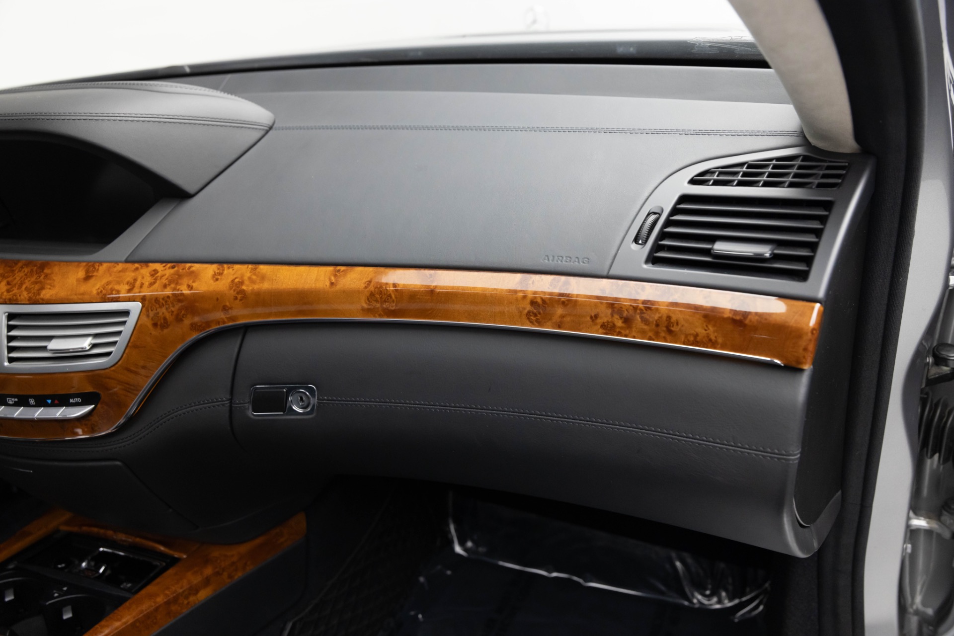 2010 Mercedes Benz S 600 photo 20