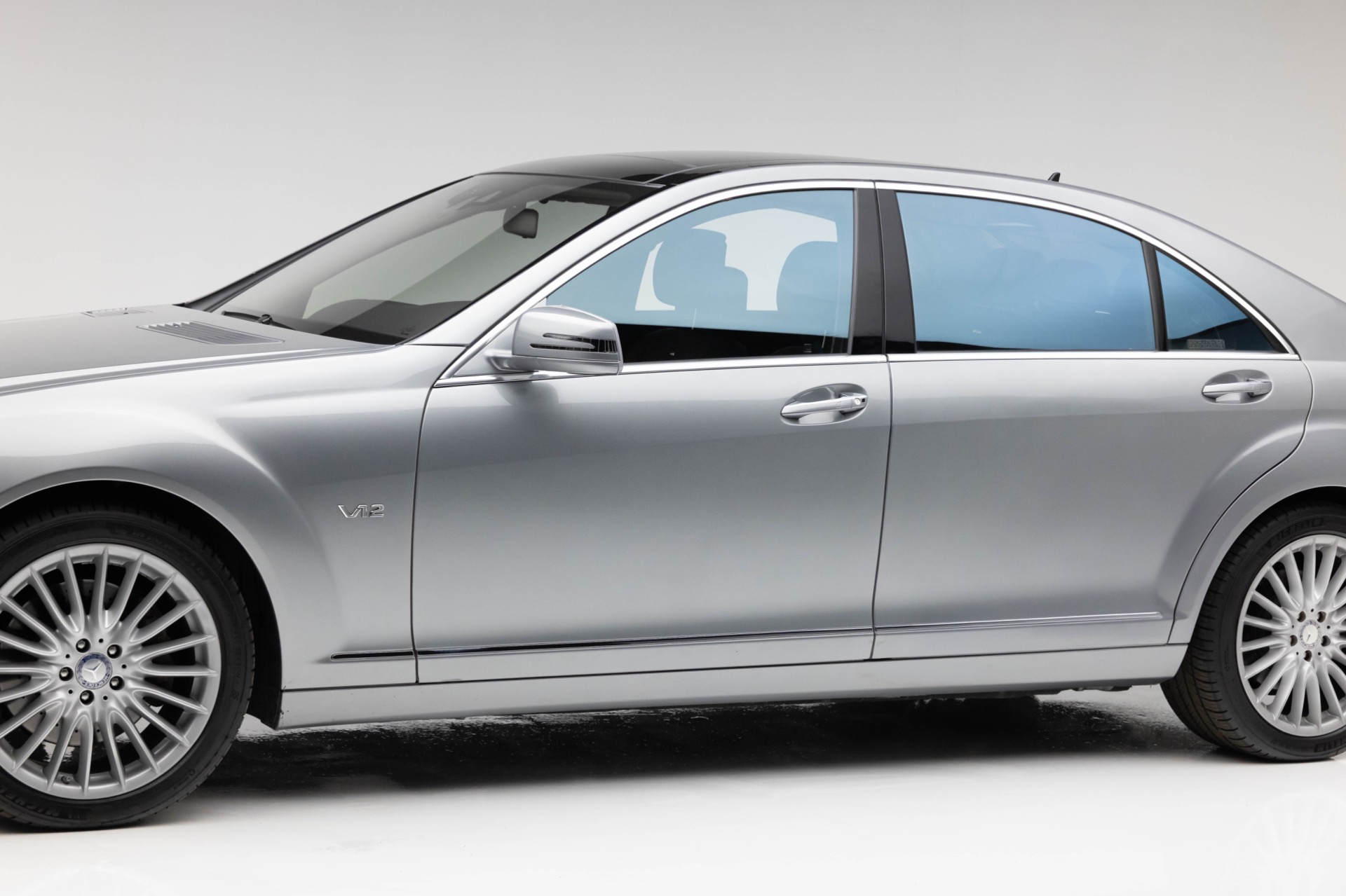 2010 Mercedes Benz S 600 photo 23