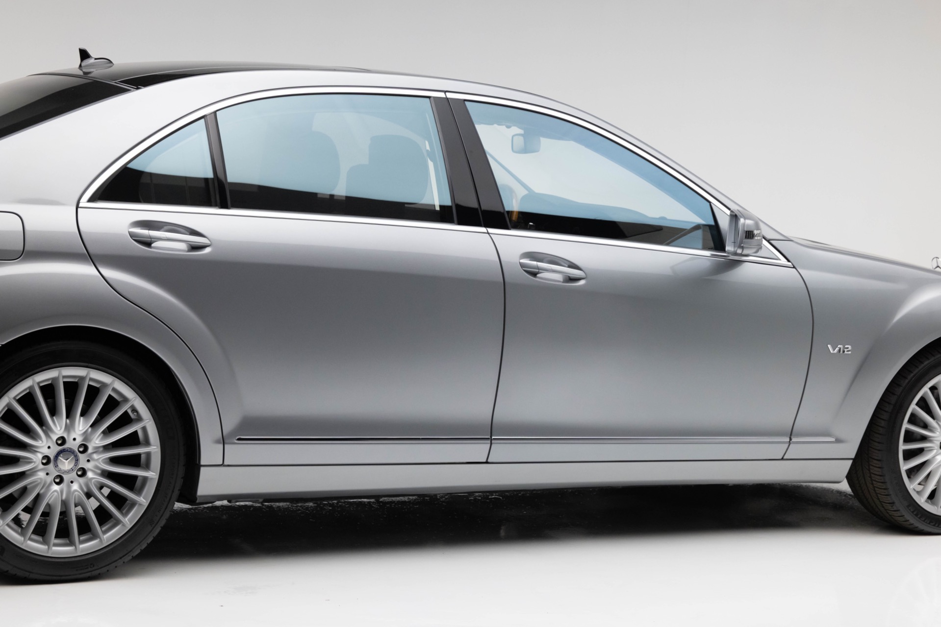 2010 Mercedes Benz S 600 photo 25