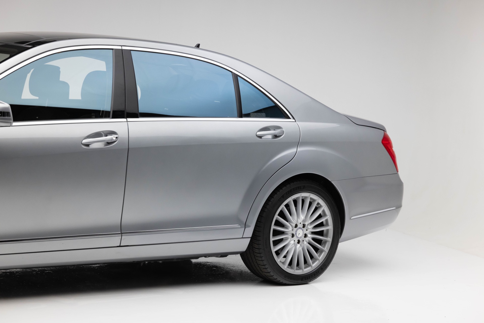 2010 Mercedes Benz S 600 photo 31