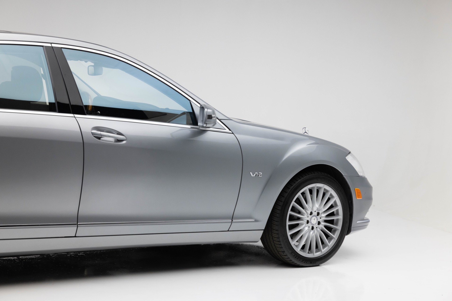 2010 Mercedes Benz S 600 photo 33