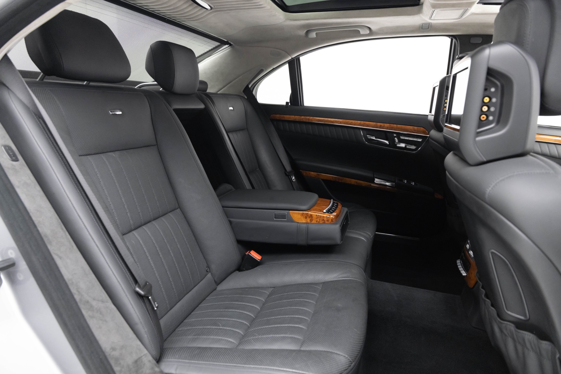 2010 Mercedes Benz S 600 photo 38