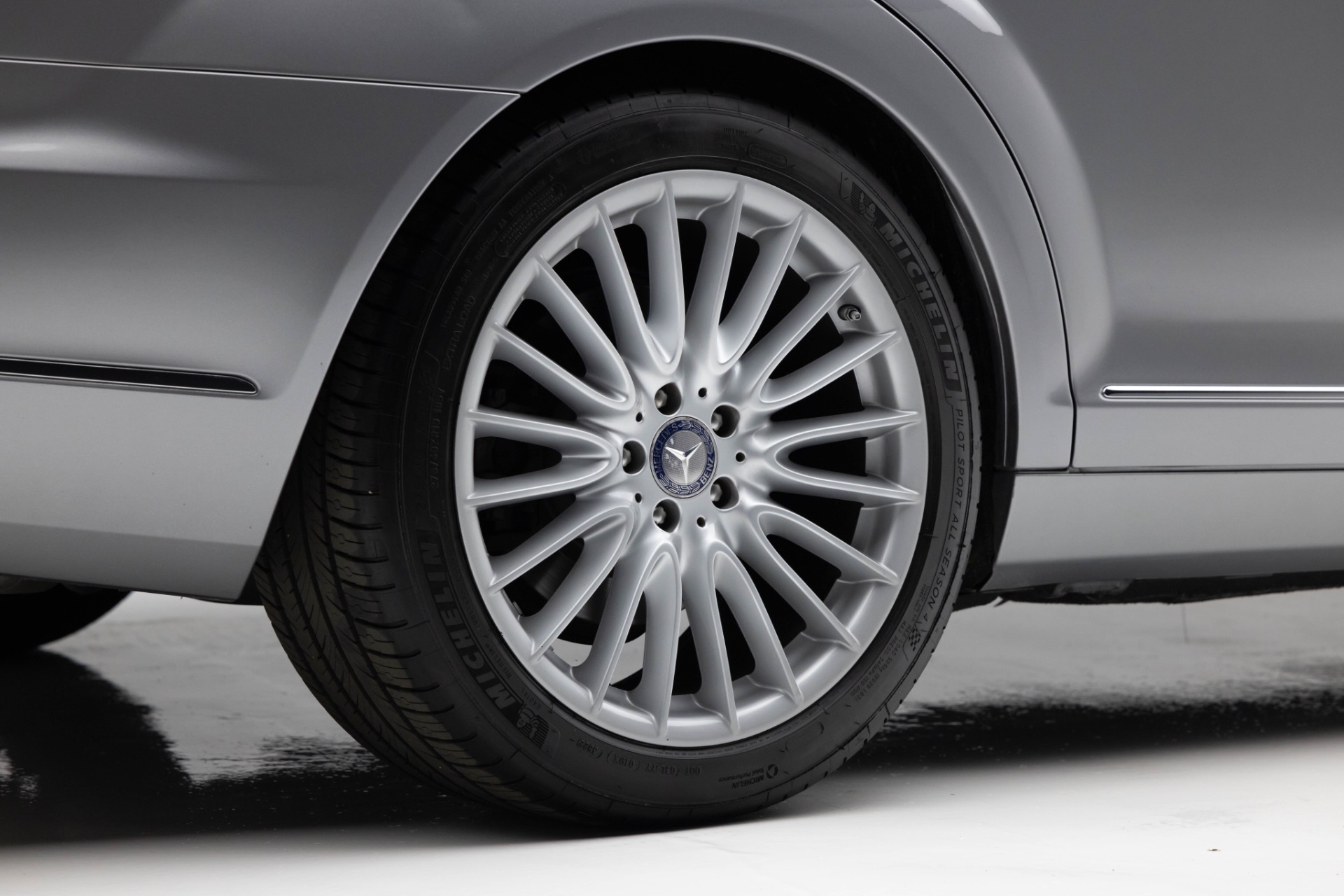 2010 Mercedes Benz S 600 photo 41