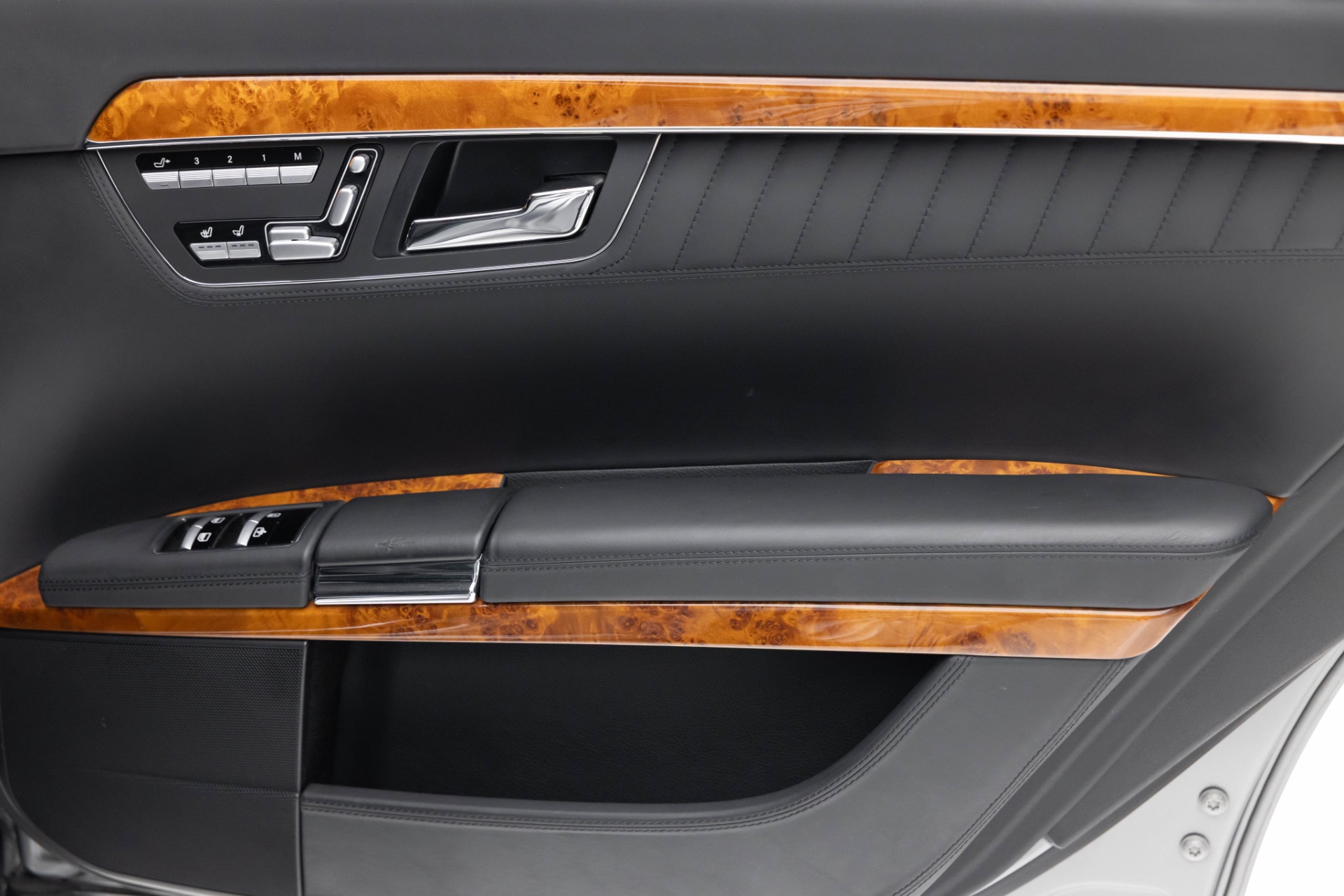 2010 Mercedes Benz S 600 photo 56