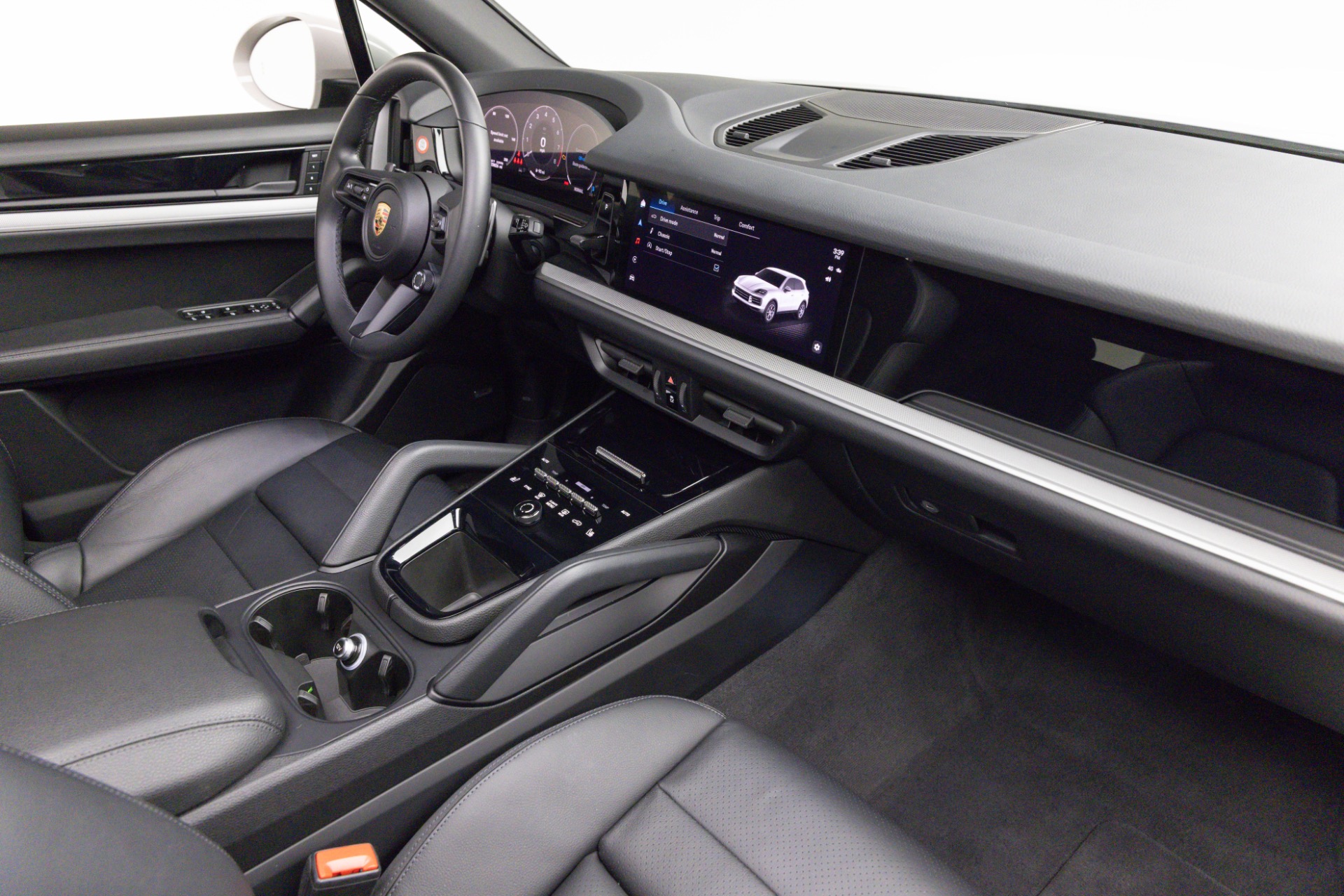 2024 Porsche Cayenne S photo 2