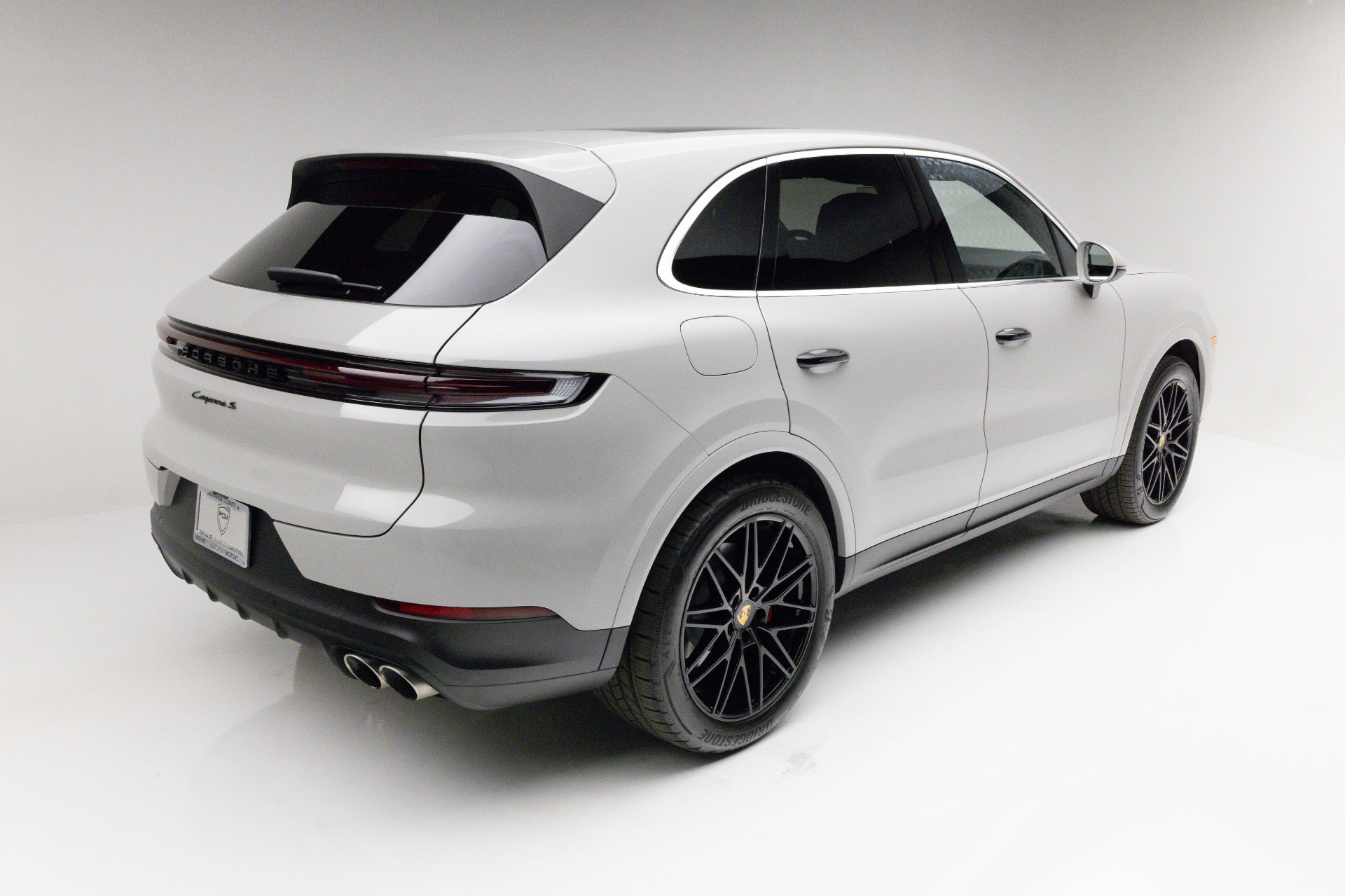 2024 Porsche Cayenne S photo 3
