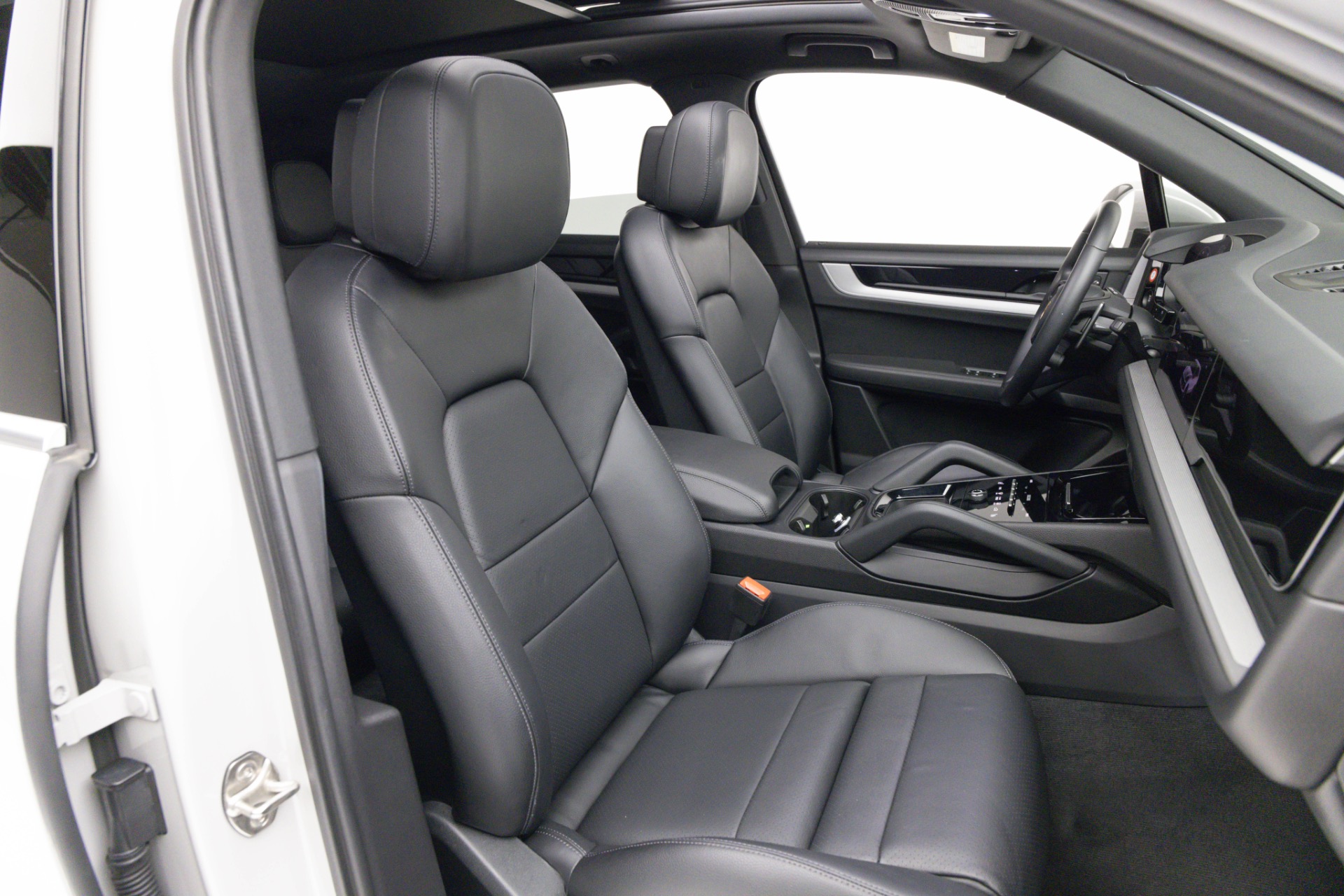 2024 Porsche Cayenne S photo 4