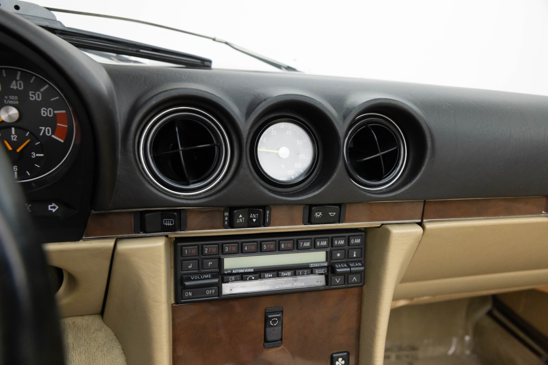 1989 Mercedes Benz 560 photo 14