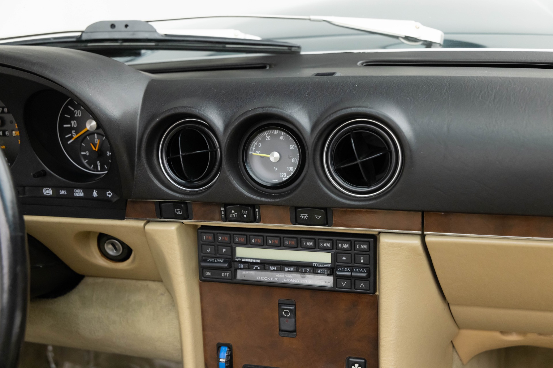 1989 Mercedes Benz 560 photo 18