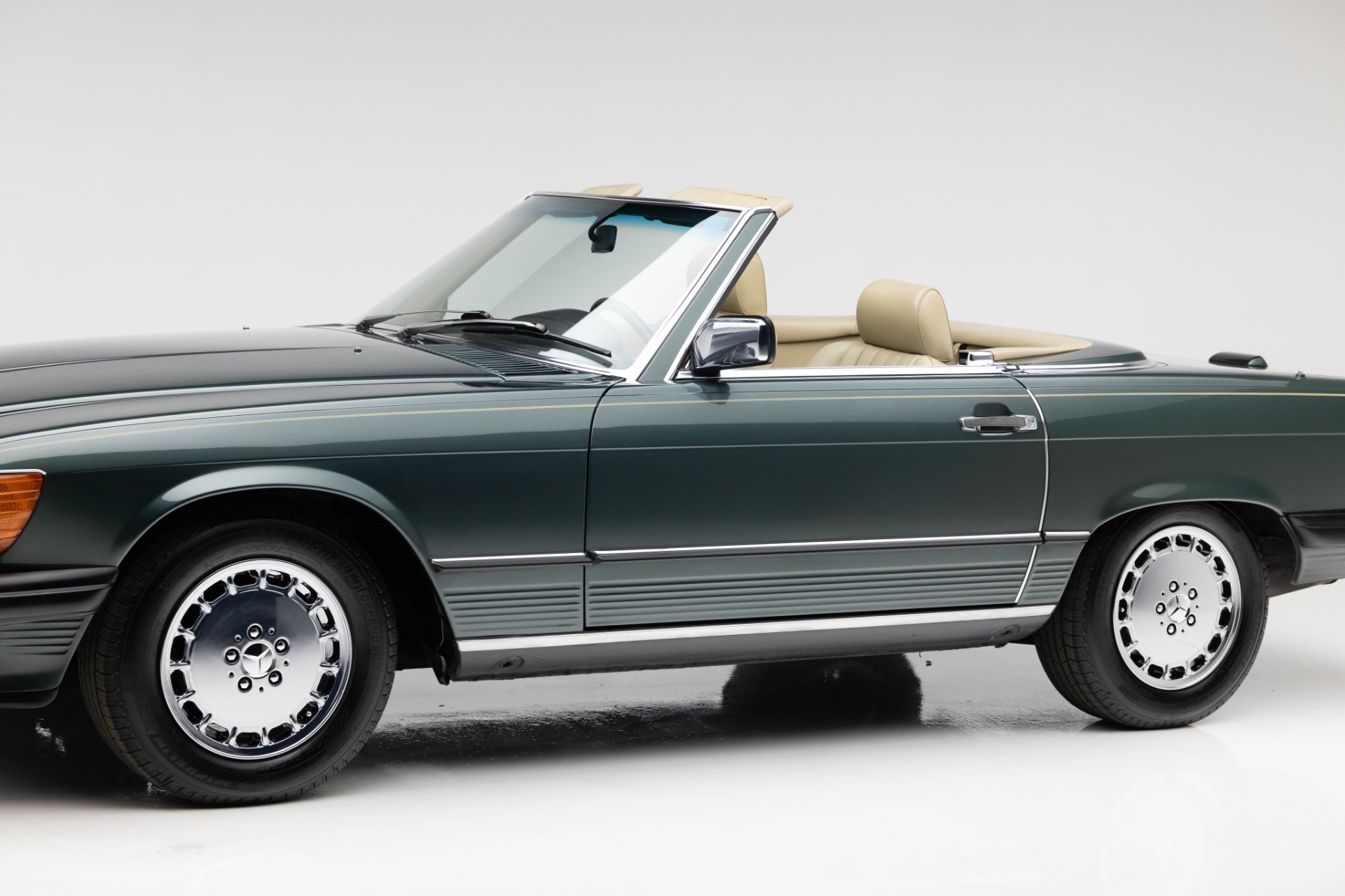 1989 Mercedes Benz 560 photo 46