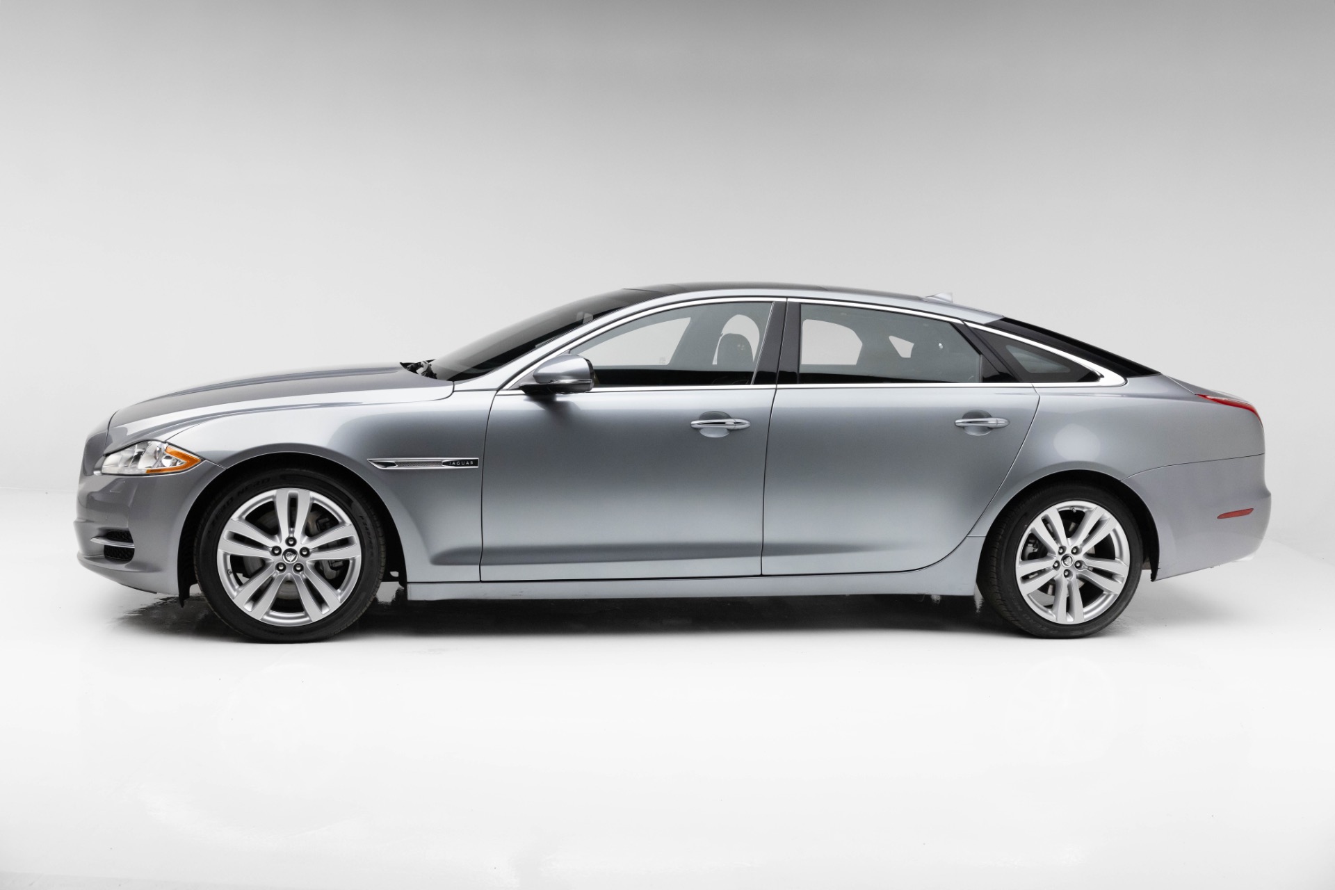 2013 Jaguar XJ XJL Portfolio photo 13