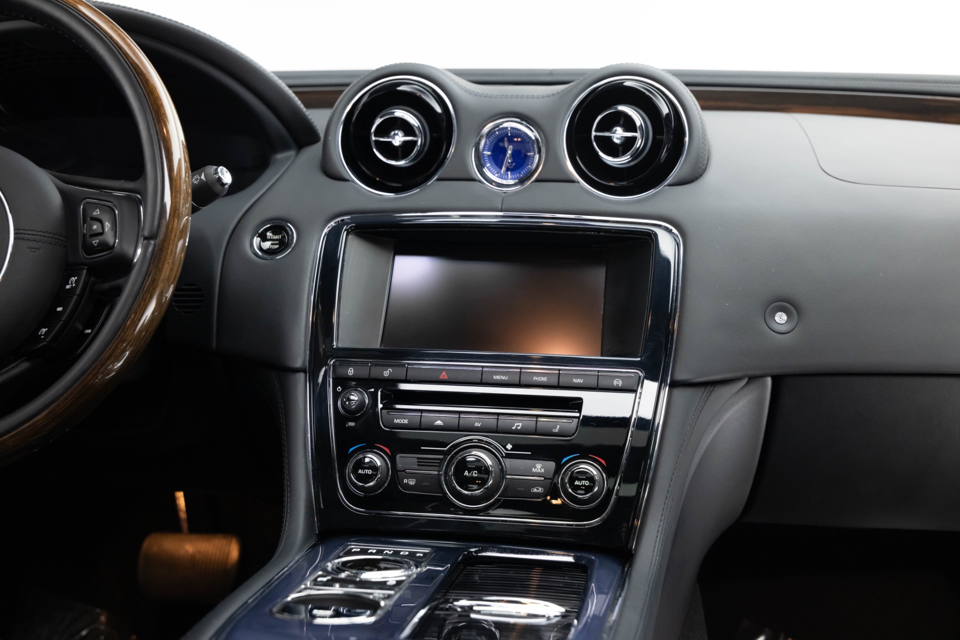 2013 Jaguar XJ XJL Portfolio photo 16
