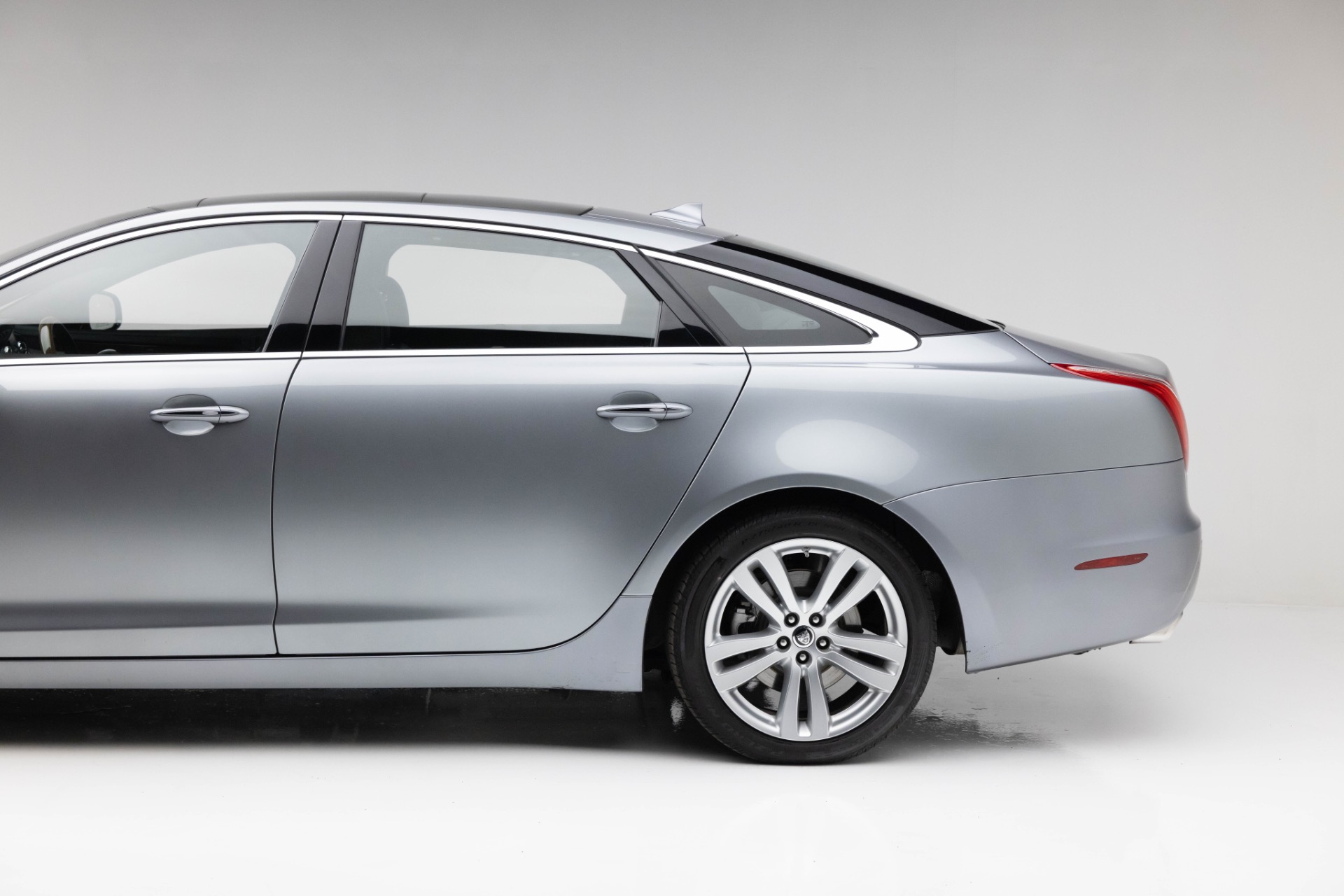 2013 Jaguar XJ XJL Portfolio photo 19