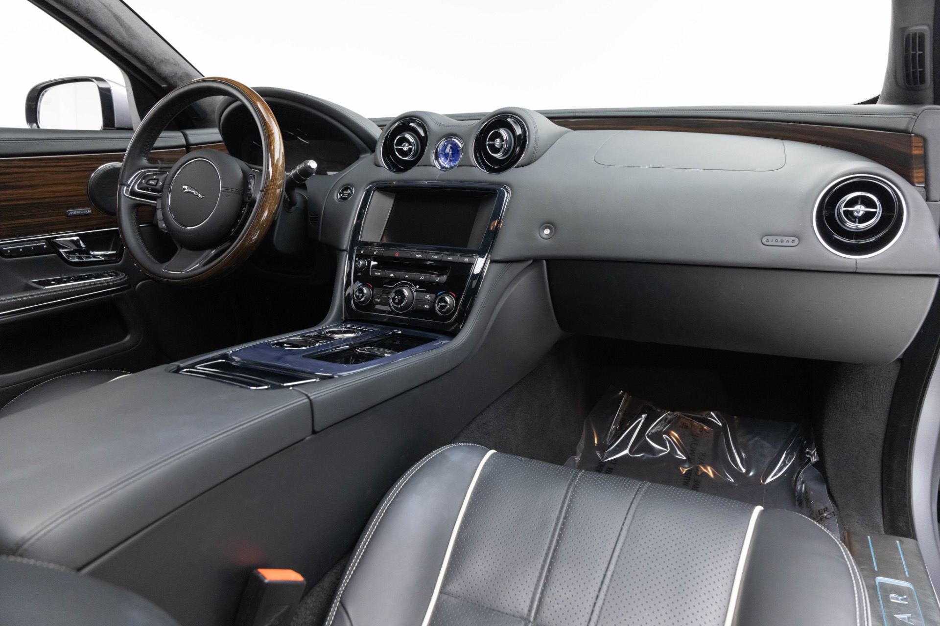 2013 Jaguar XJ XJL Portfolio photo 2