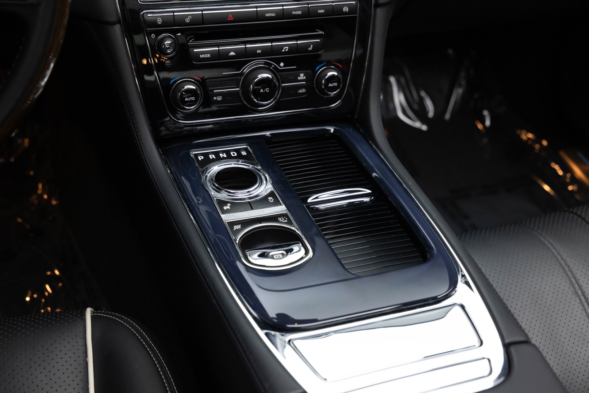 2013 Jaguar XJ XJL Portfolio photo 24