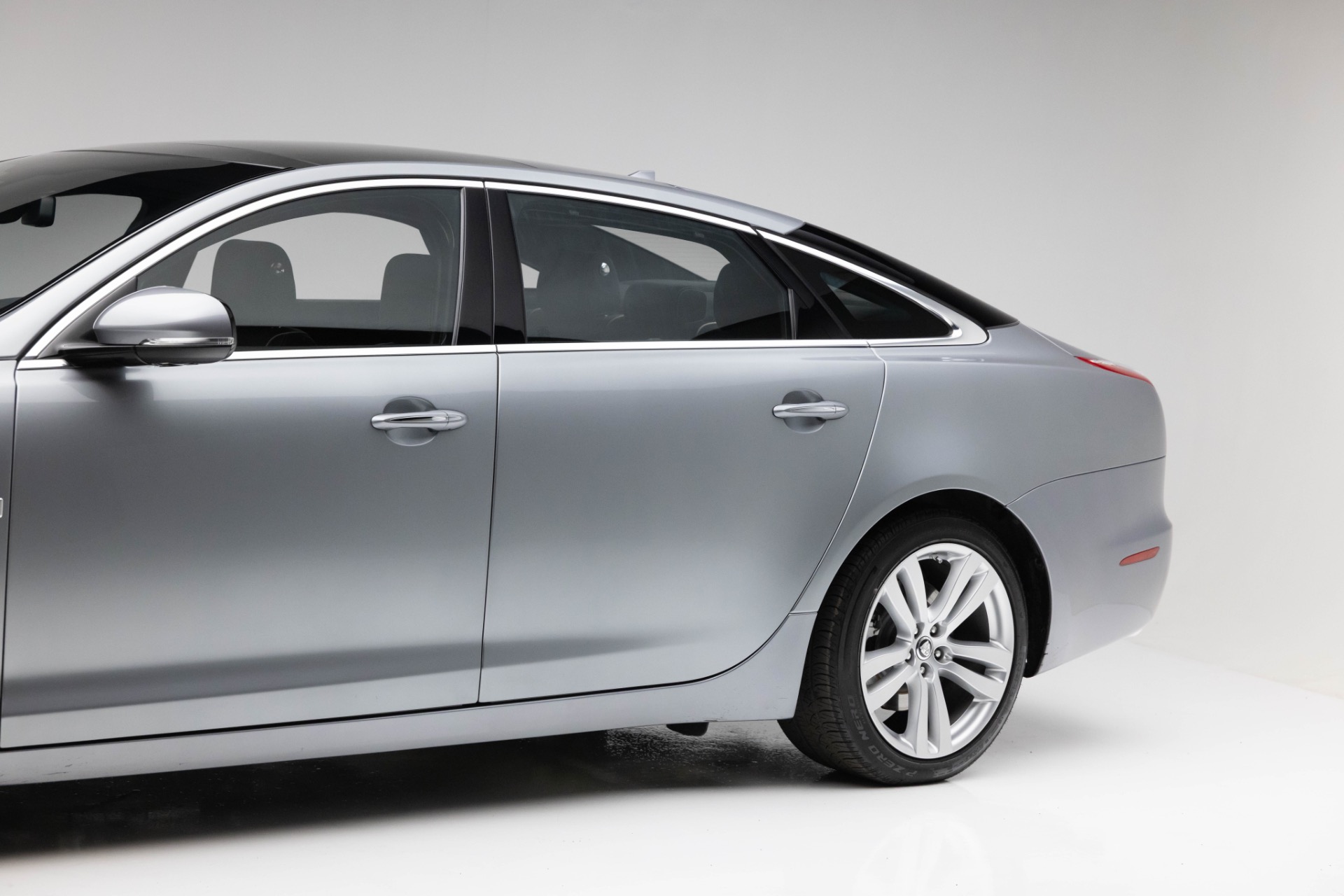 2013 Jaguar XJ XJL Portfolio photo 28