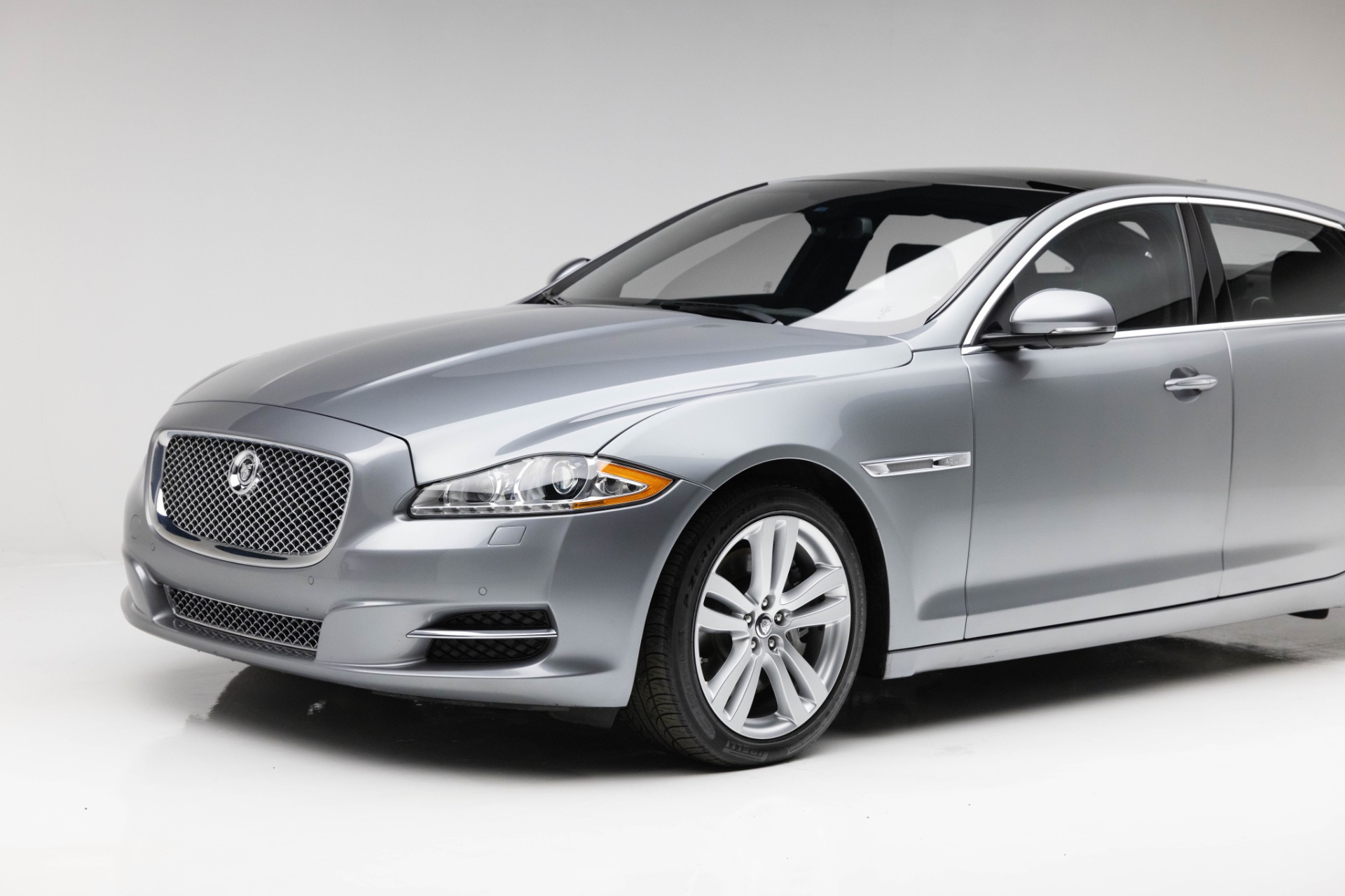 2013 Jaguar XJ XJL Portfolio photo 32