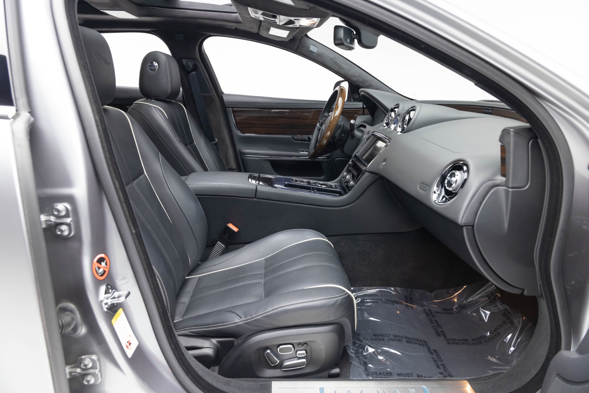 2013 Jaguar XJ XJL Portfolio photo 35