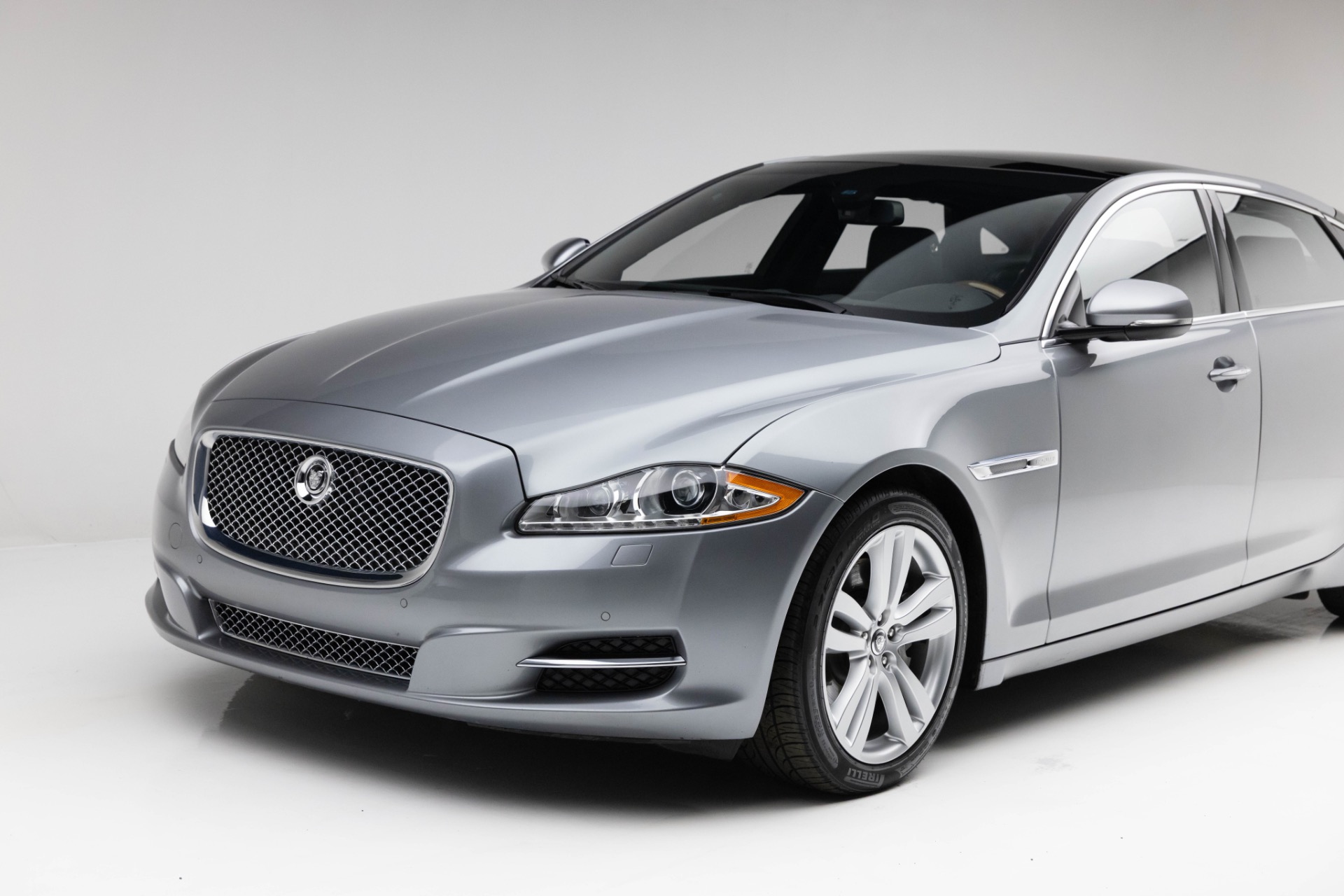 2013 Jaguar XJ XJL Portfolio photo 40