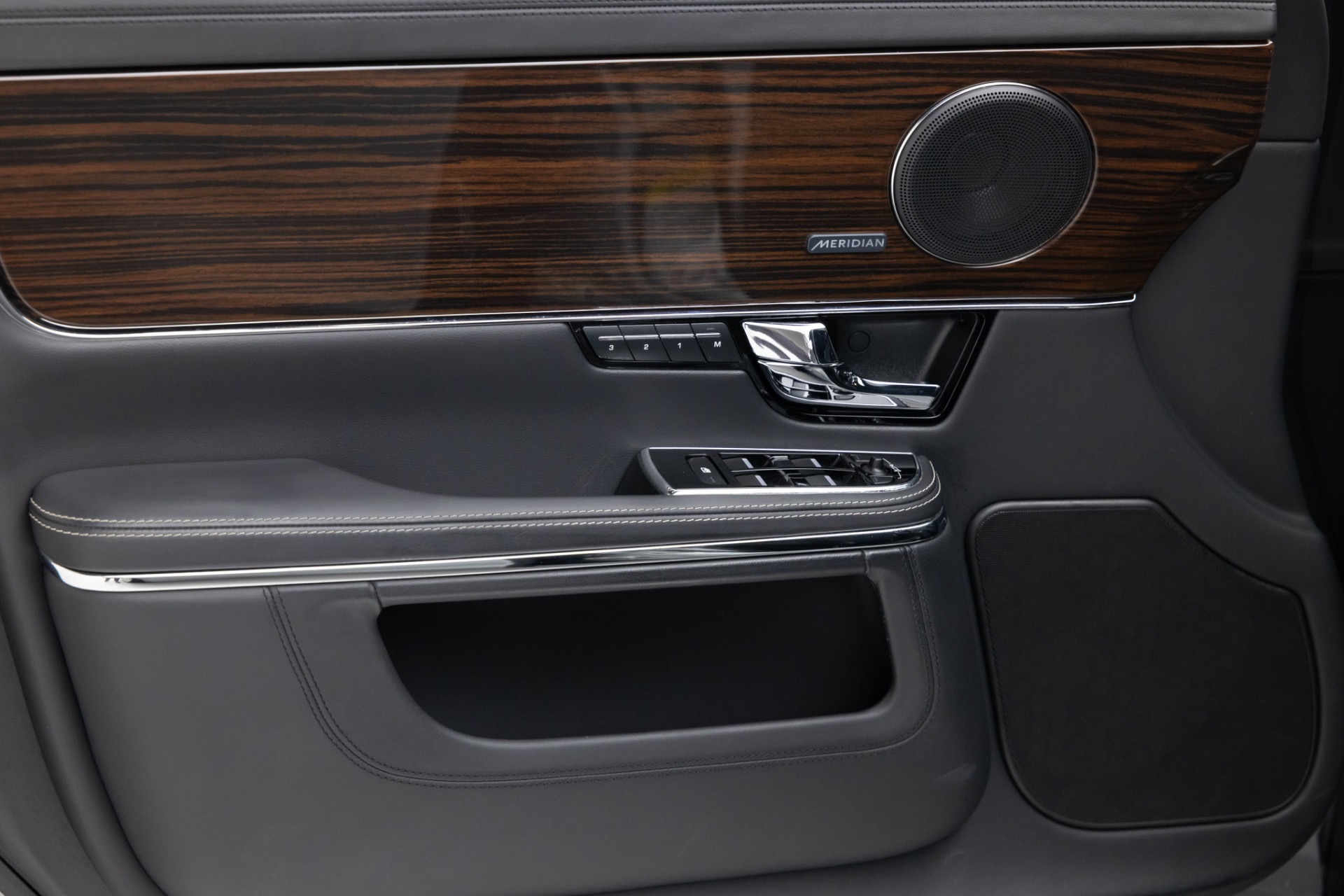 2013 Jaguar XJ XJL Portfolio photo 55