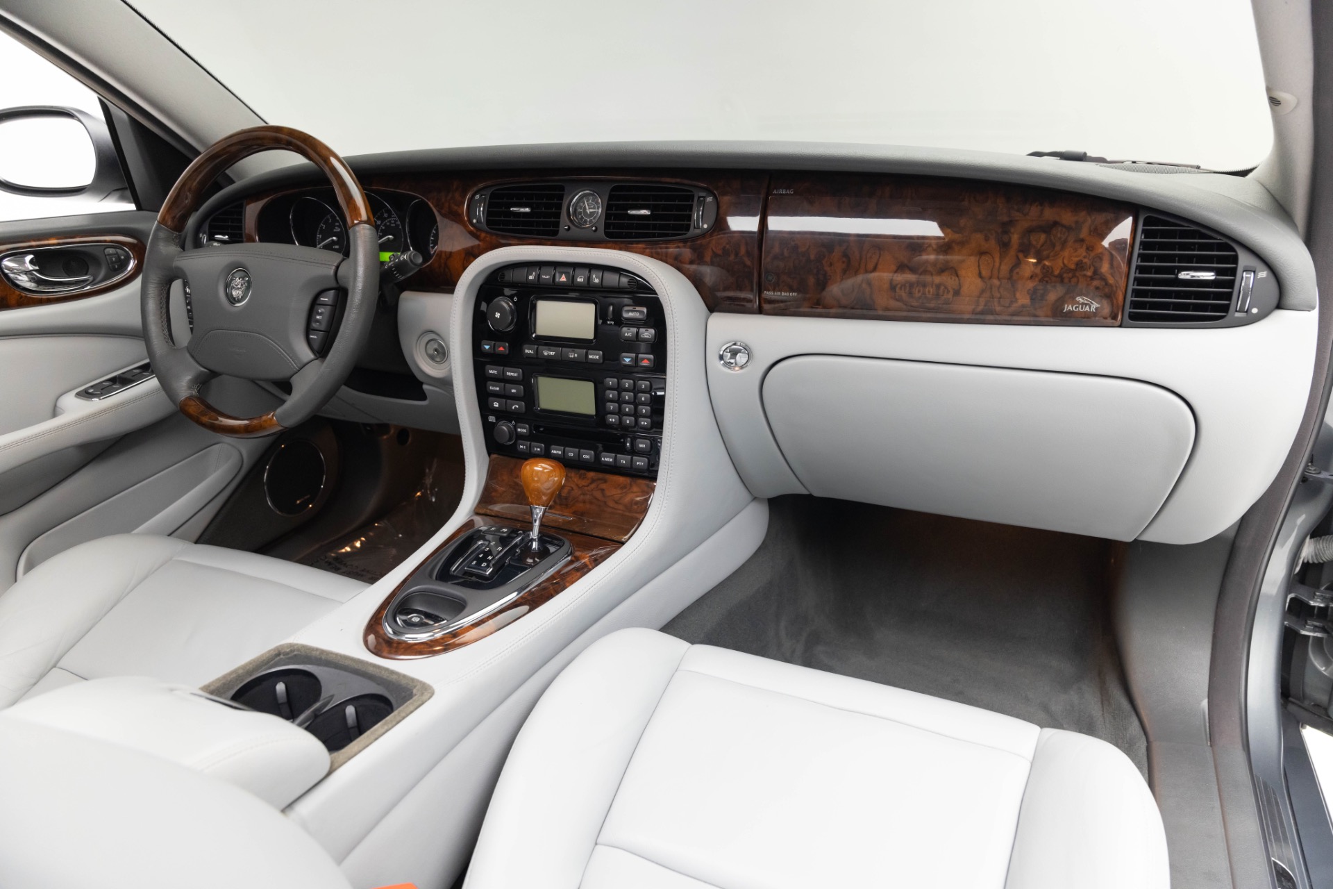 2004 Jaguar XJ Base photo 2