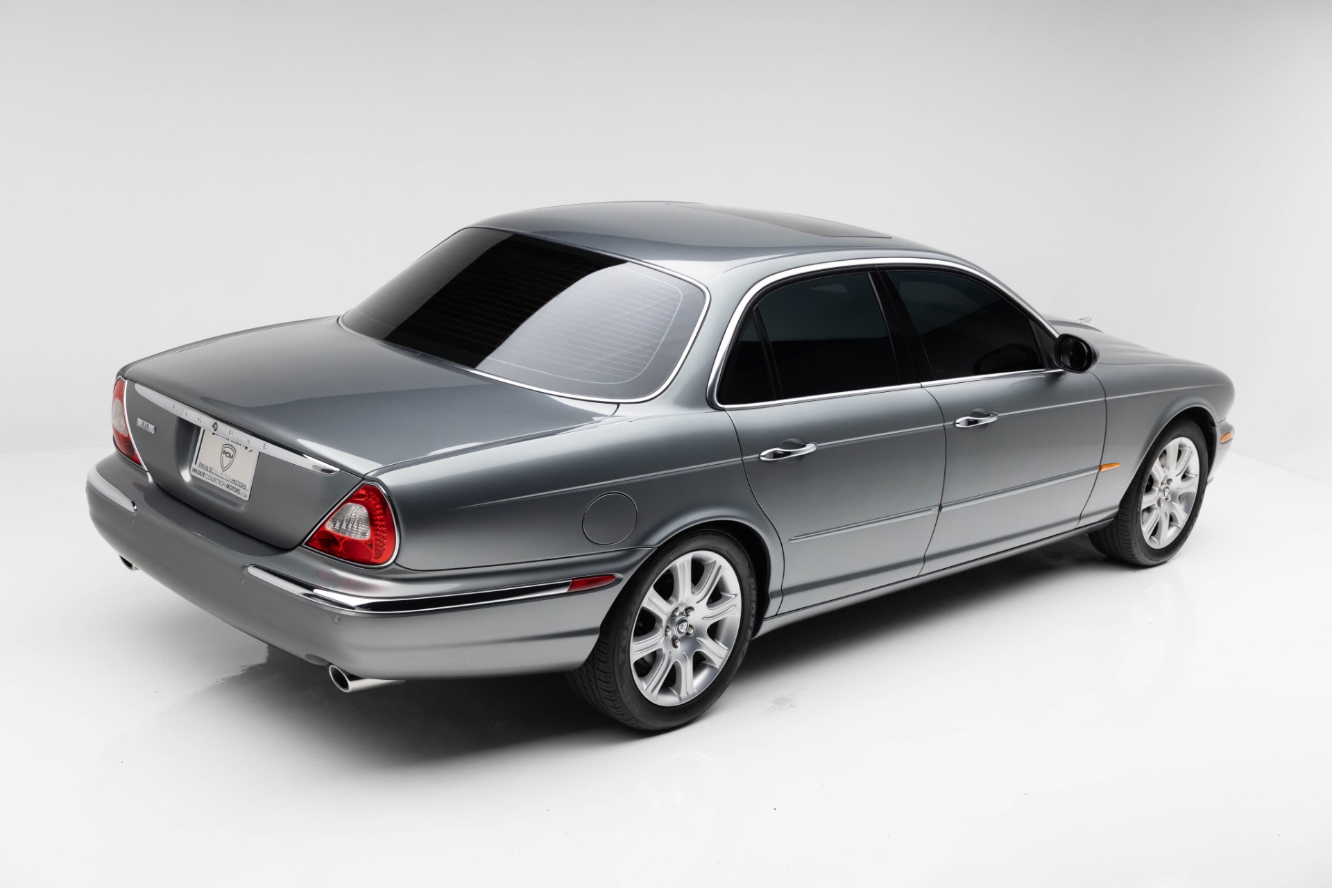 2004 Jaguar XJ Base photo 3
