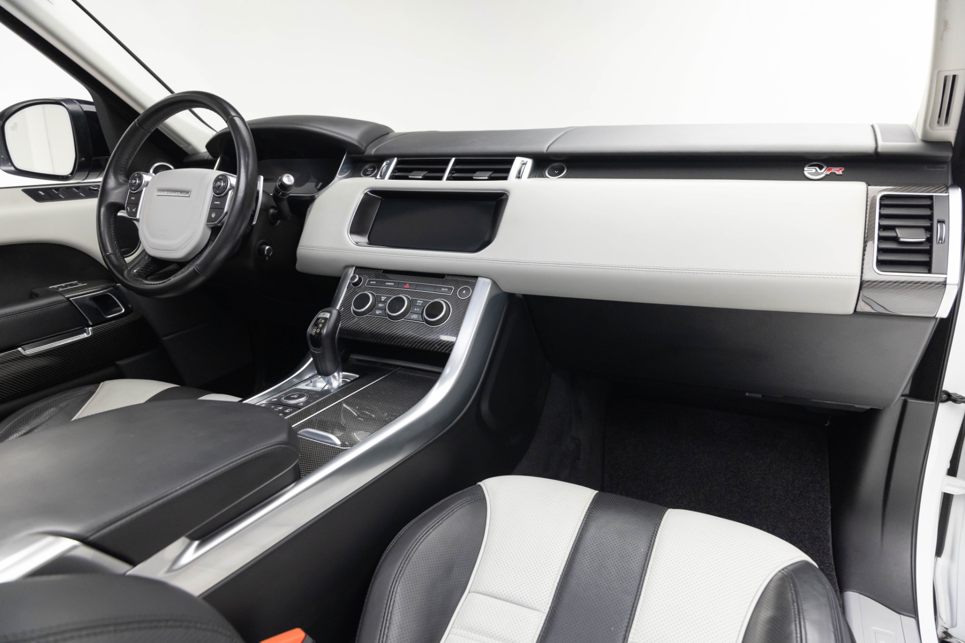 2017 Land Rover Range Rover Sport SVR photo 2