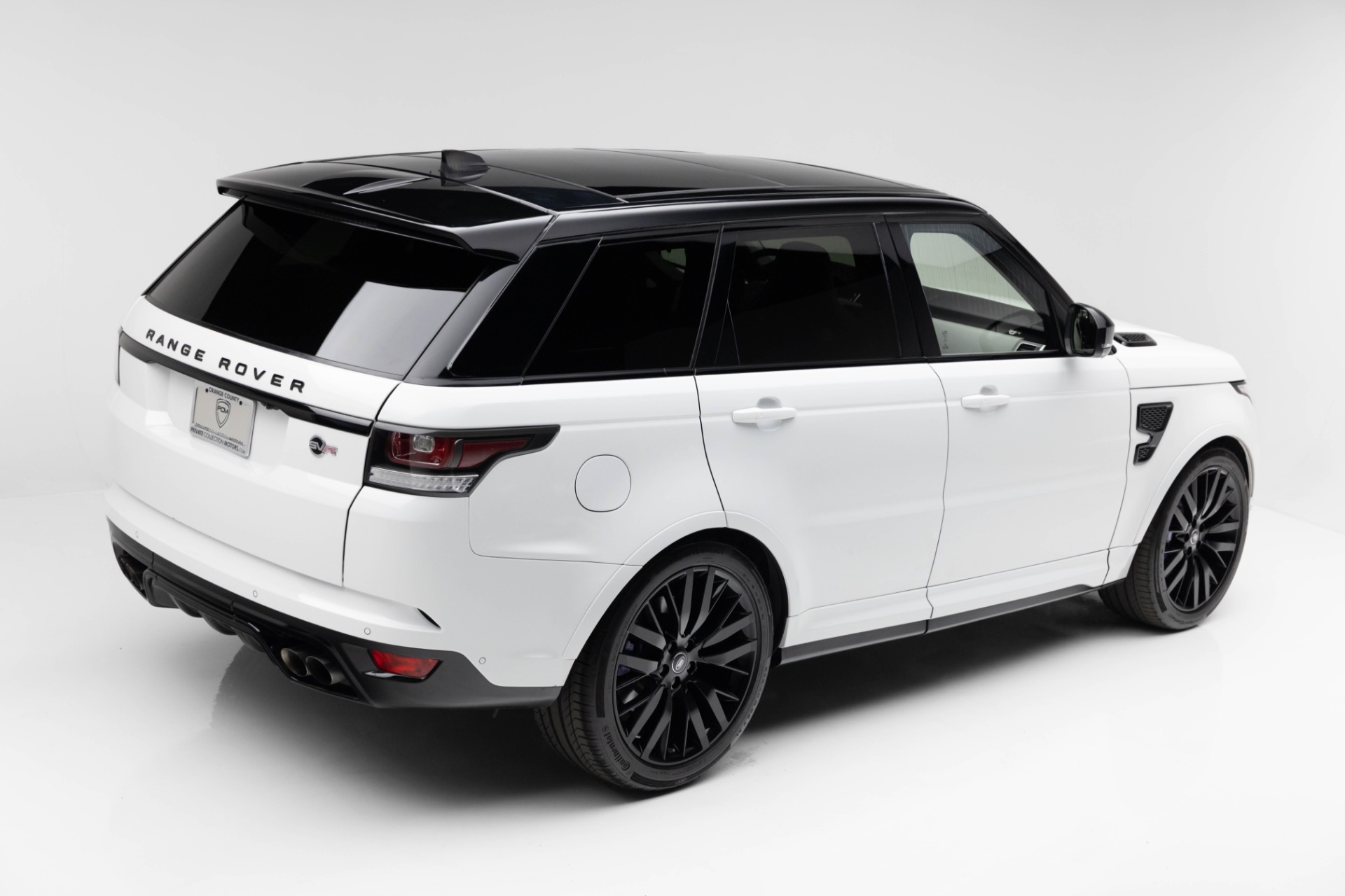 2017 Land Rover Range Rover Sport SVR photo 3
