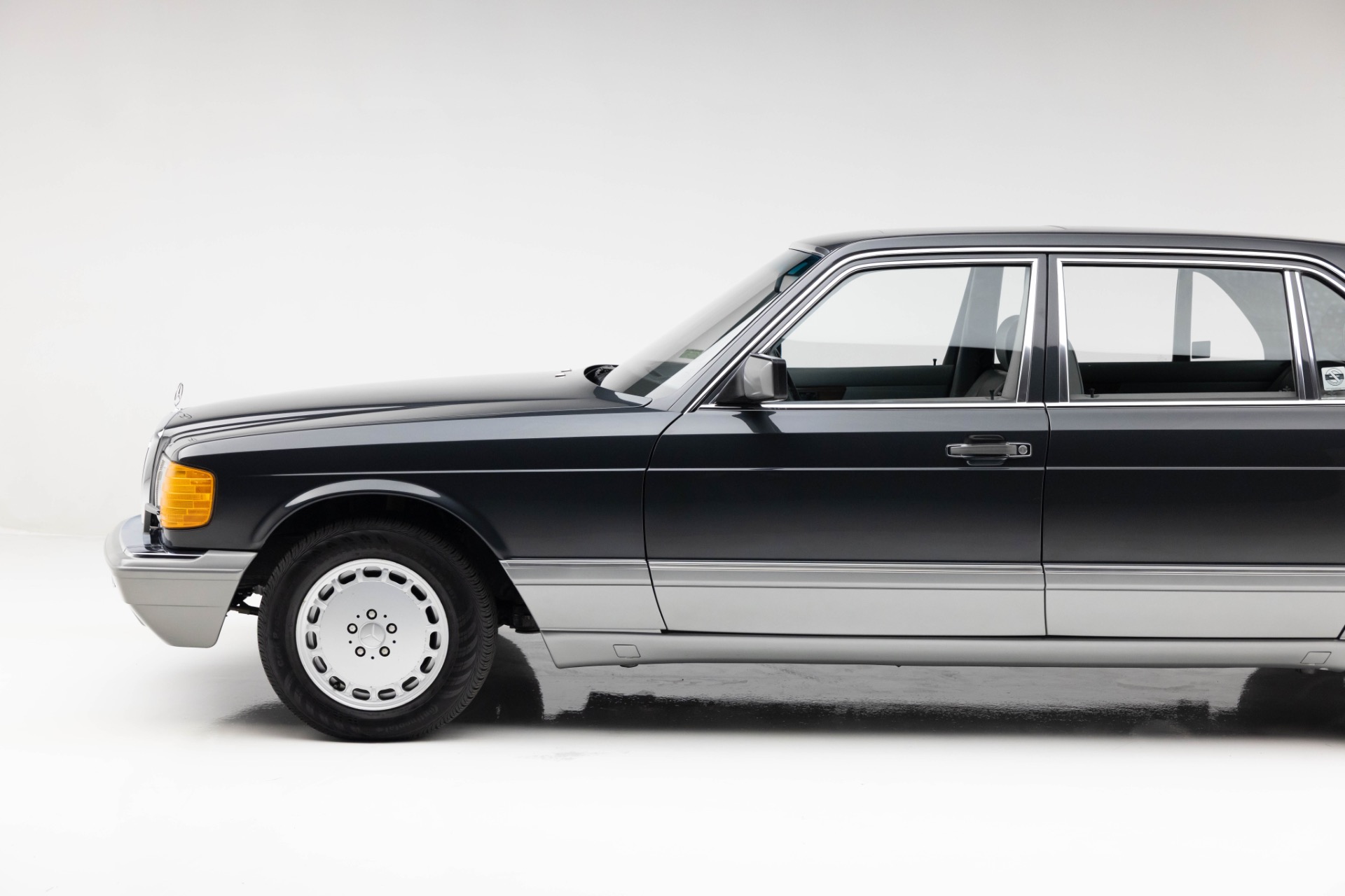 1986 Mercedes Benz 420 photo 19