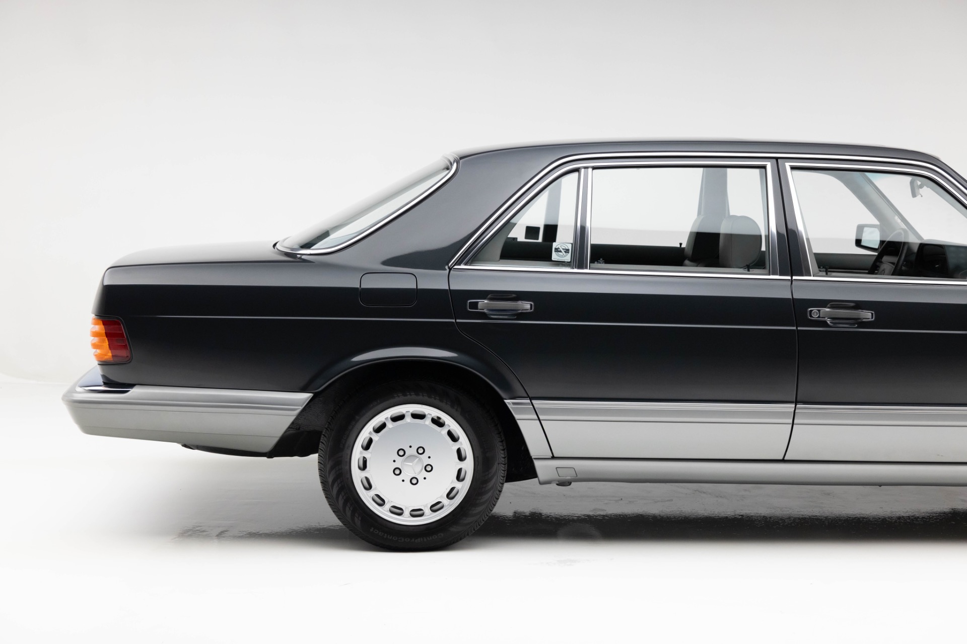 1986 Mercedes Benz 420 photo 23