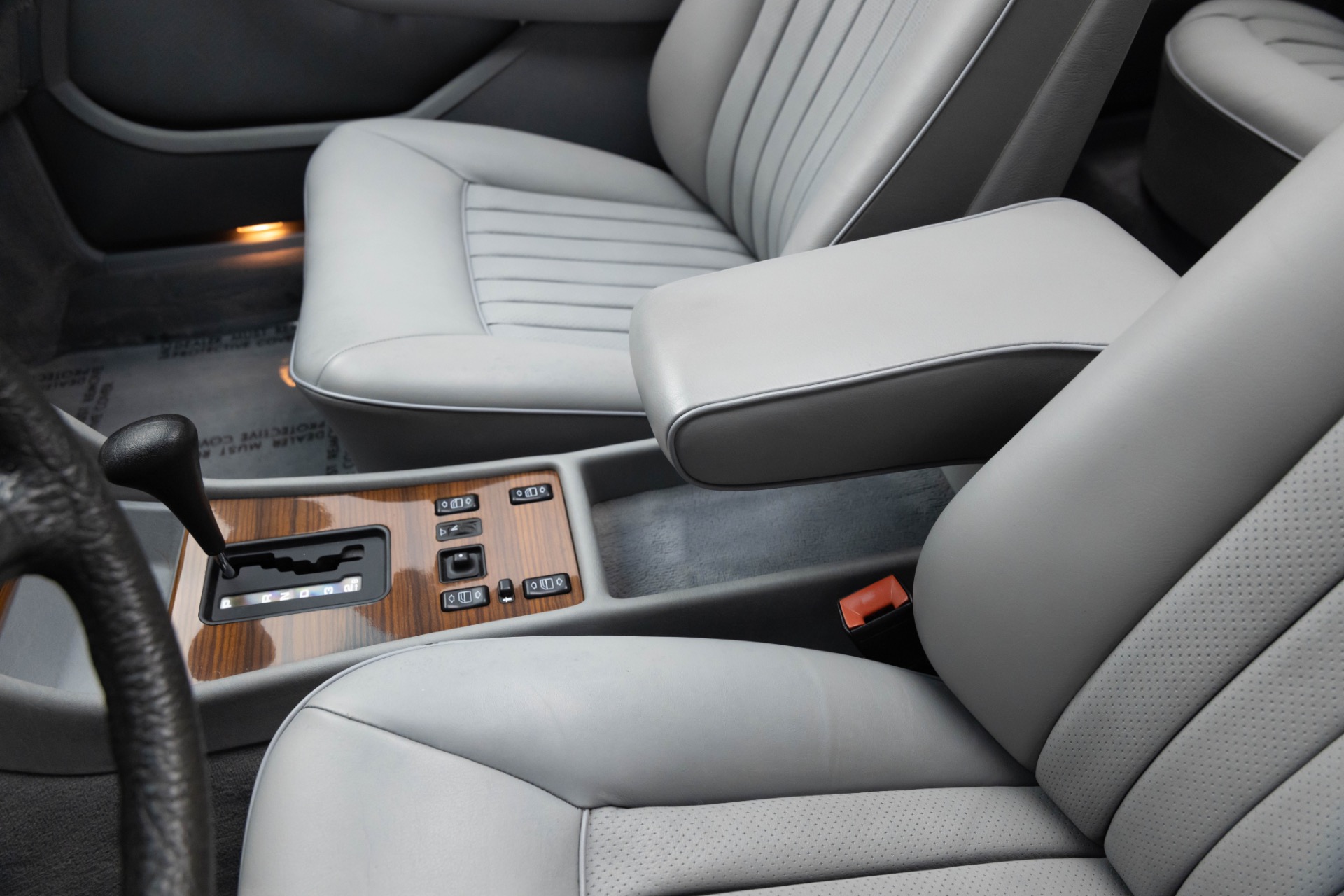 1986 Mercedes Benz 420 photo 24