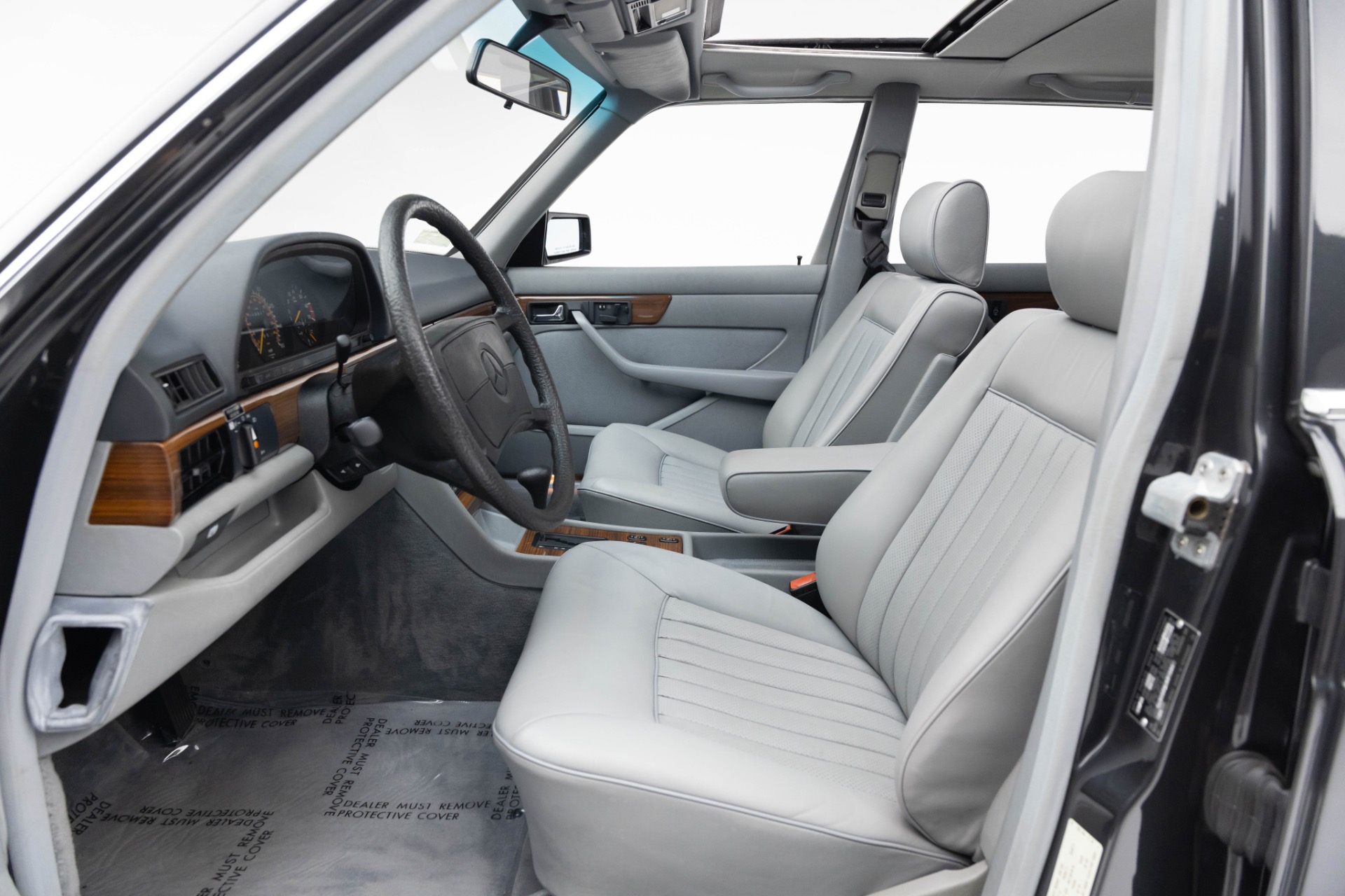 1986 Mercedes Benz 420 photo 26