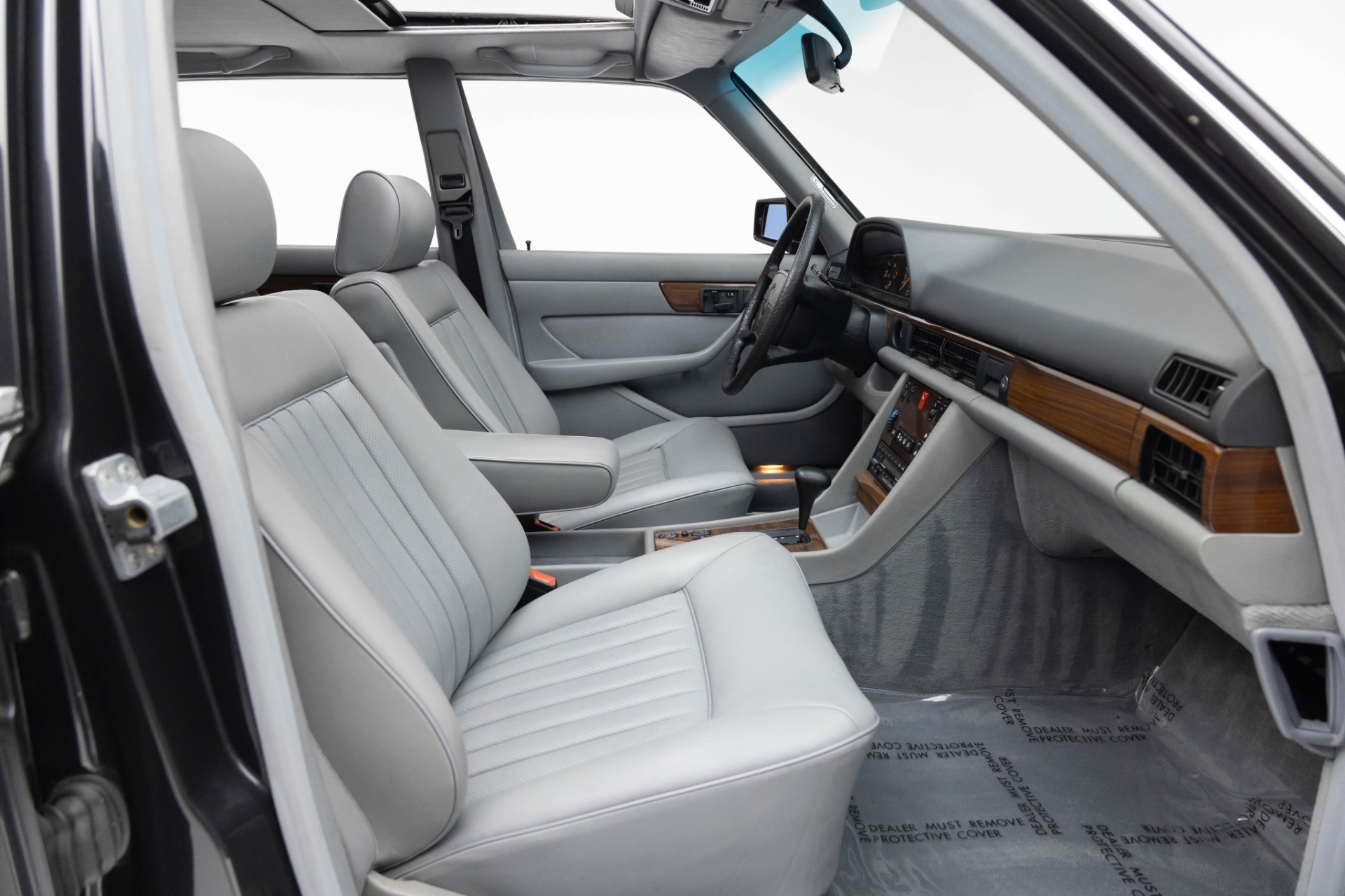 1986 Mercedes Benz 420 photo 28