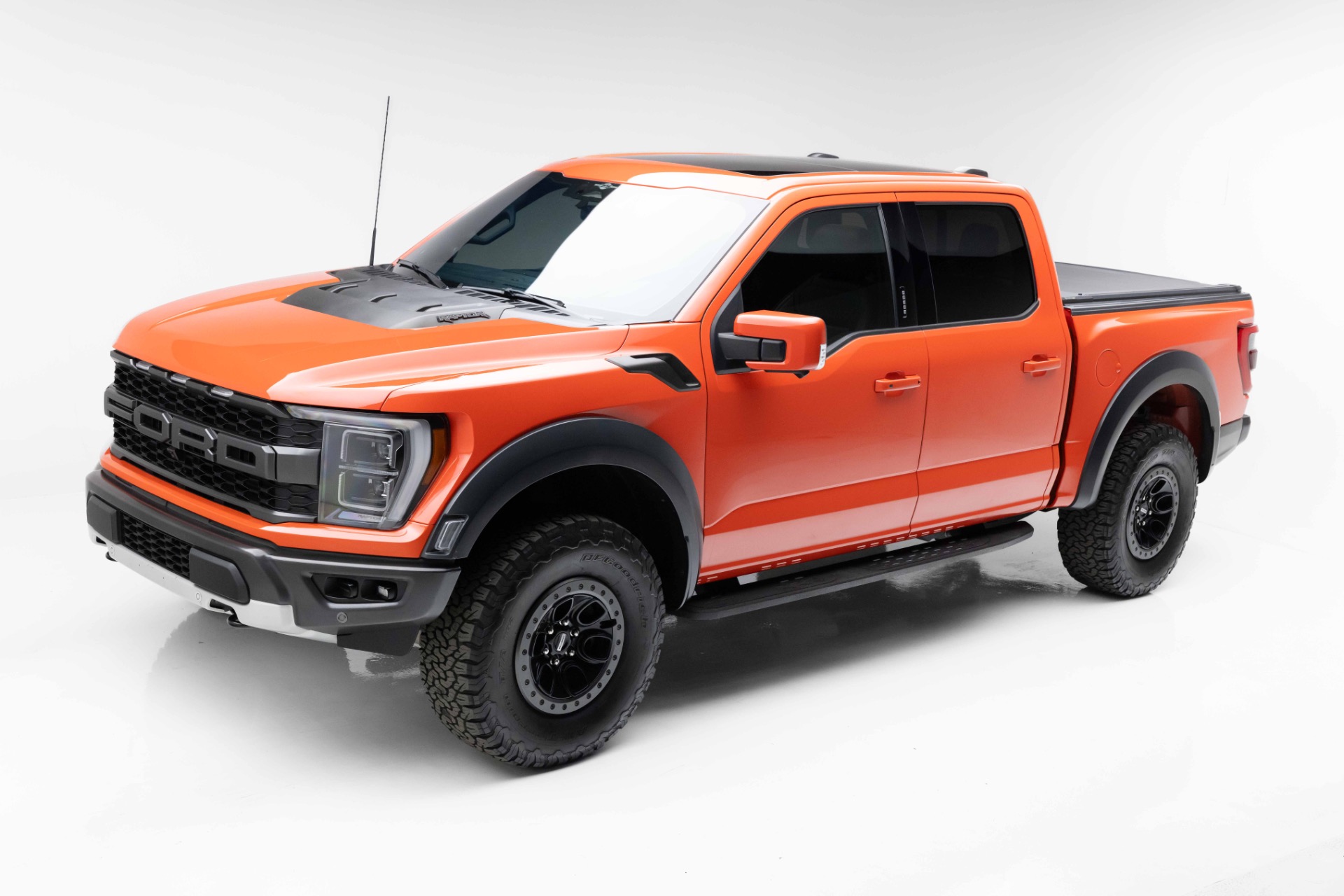 2023 Ford F-150 Raptor 4x4 SuperCrew 5-1/2 Box's photo