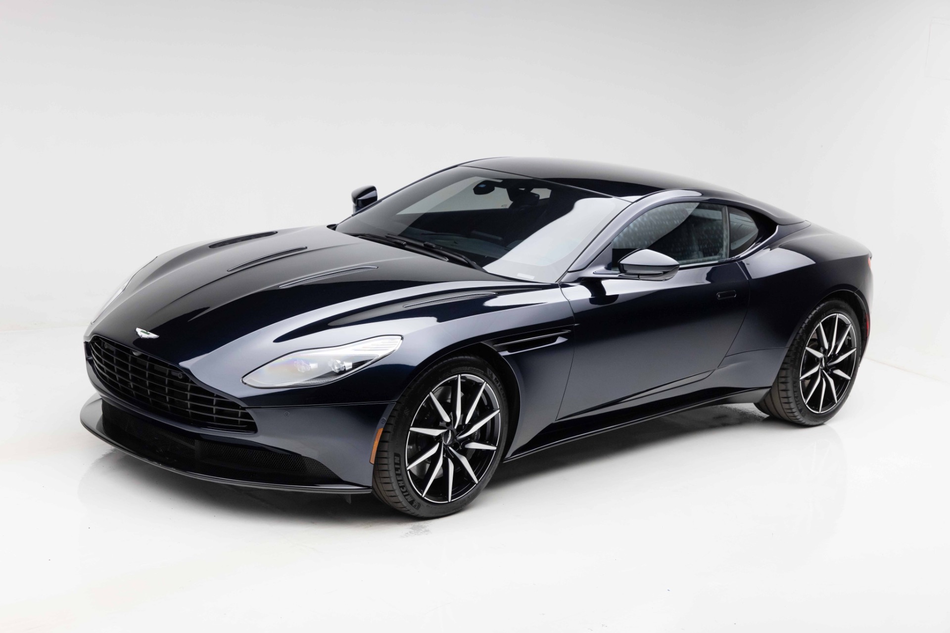 2018 Aston Martin DB11 V12 Coupe's photo