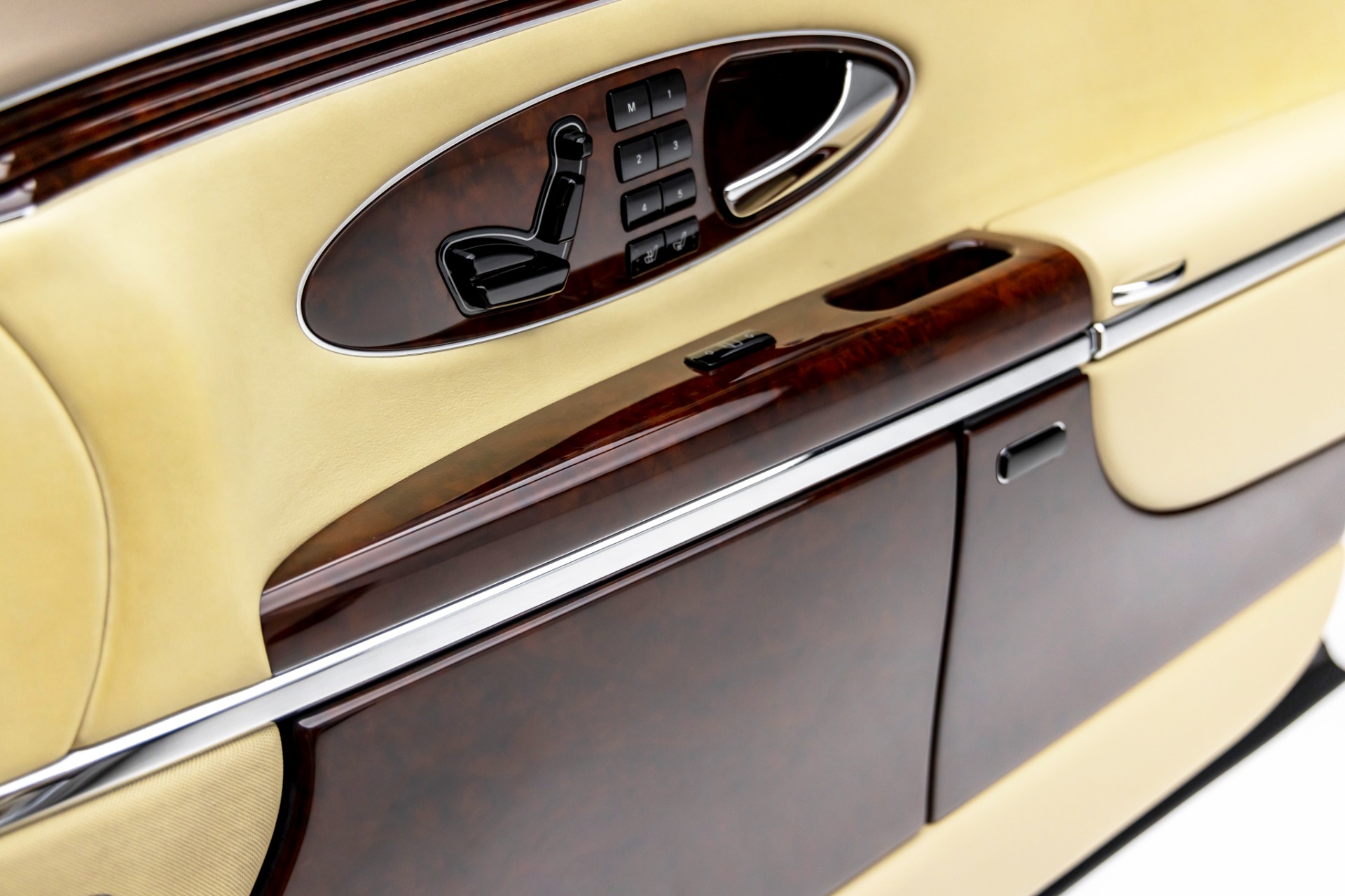 HERPA (ヘルパ) MAYBACH 57 メタリックグリーン HERPA (ヘルパ) MAYBACH 57 メタリックグリーン HERPA (ヘルパ