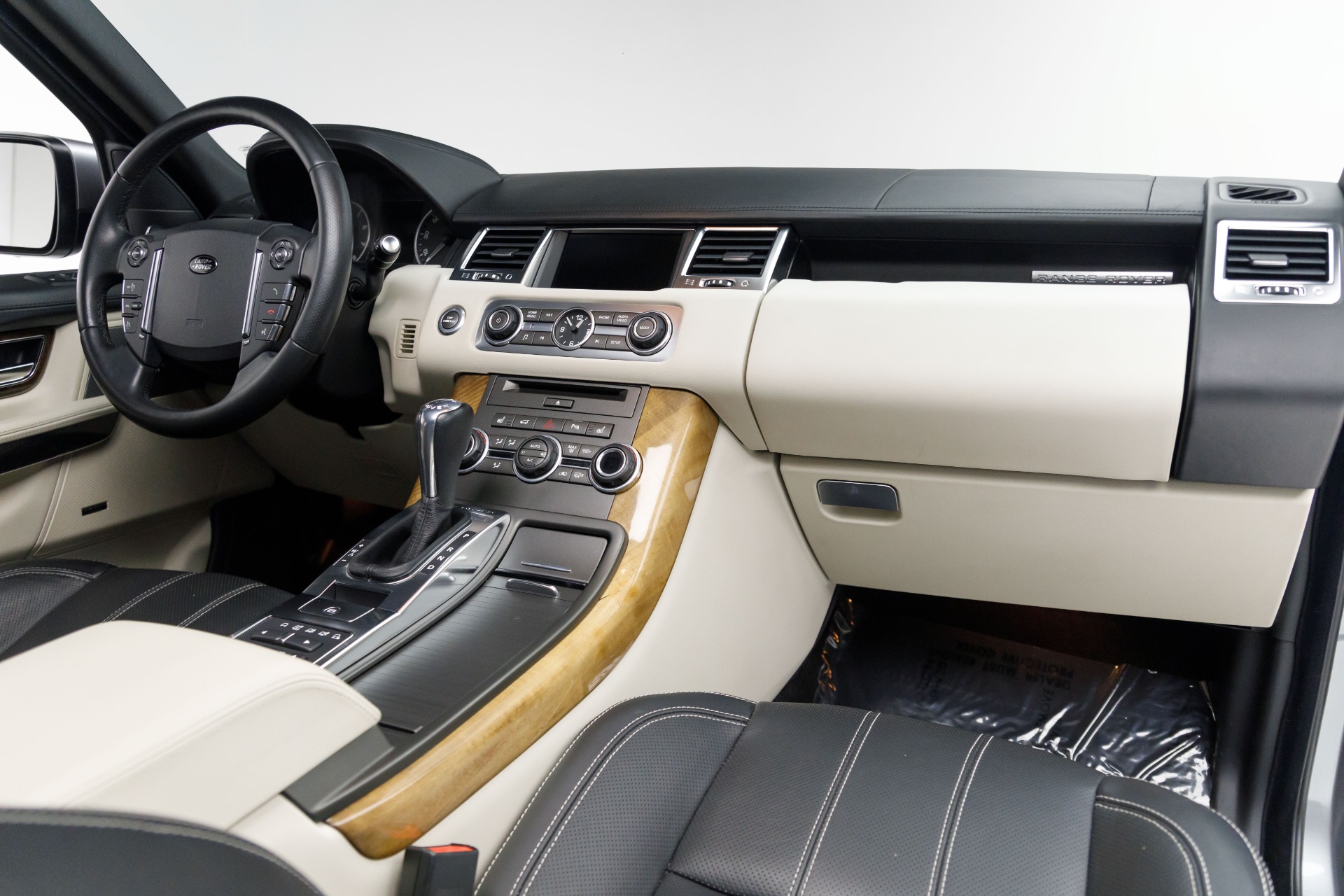2013 Land Rover Range Rover Sport HSE LUX photo 2