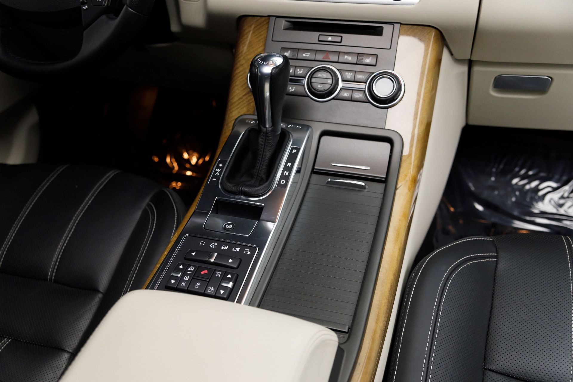 2013 Land Rover Range Rover Sport HSE LUX photo 23