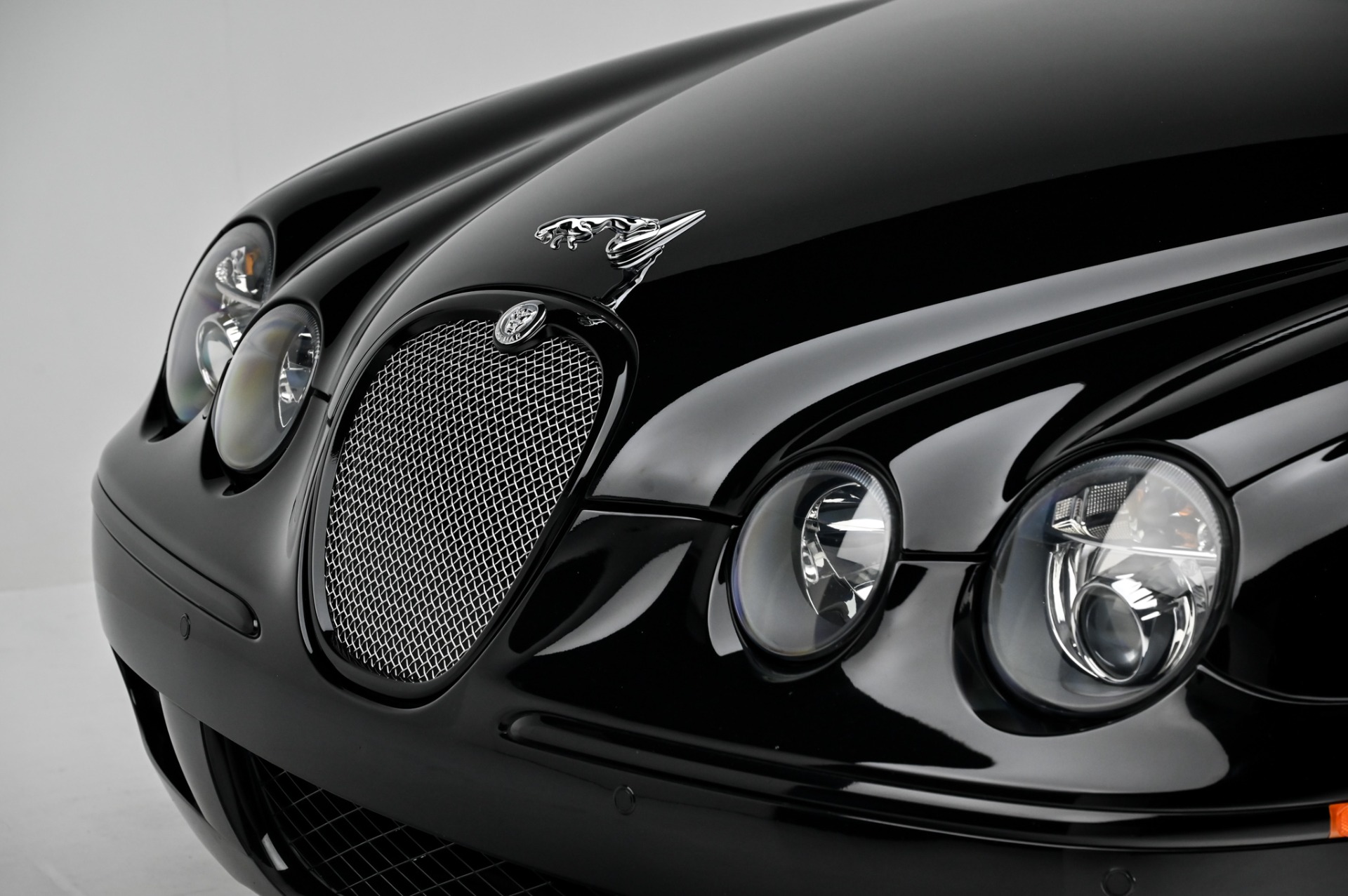Used-2005-Jaguar-S-TYPE-R-