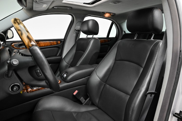 Used 2005 Jaguar XJR XJR for sale Sold at Private Collection Motors Inc in Costa Mesa CA 92627 4