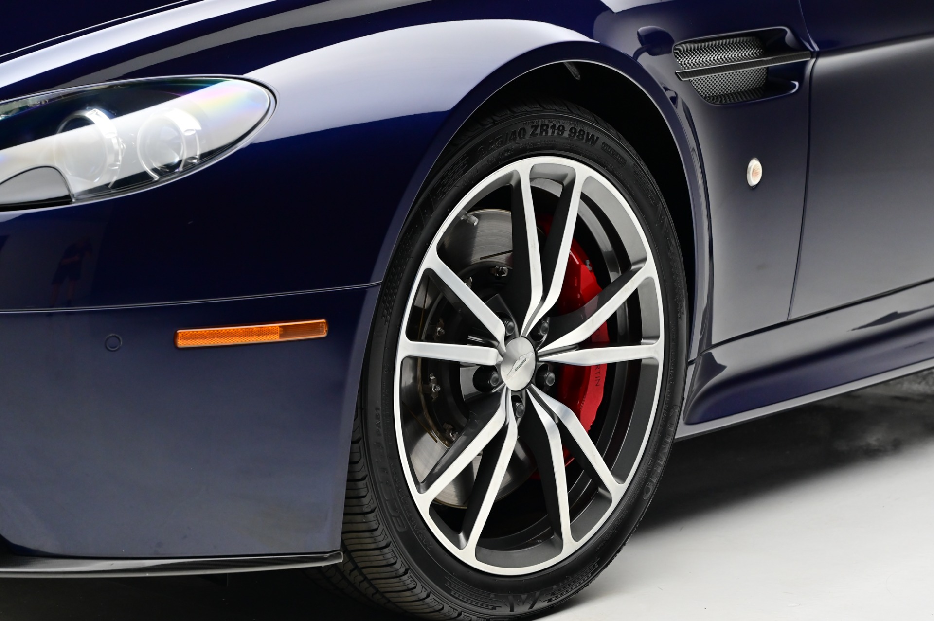 2012 Aston Martin V8 Vantage S photo 19