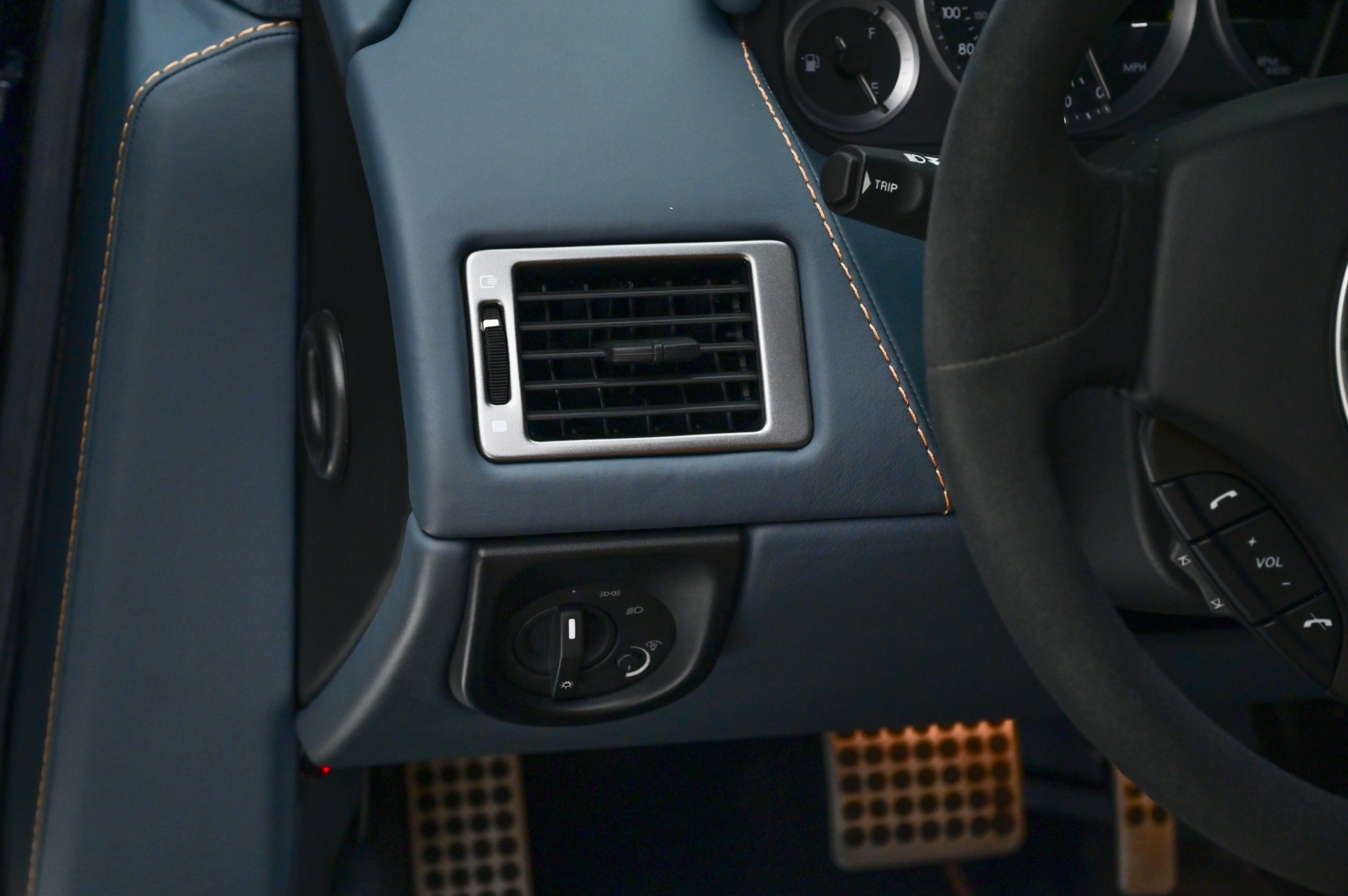 2012 Aston Martin V8 Vantage S photo 26