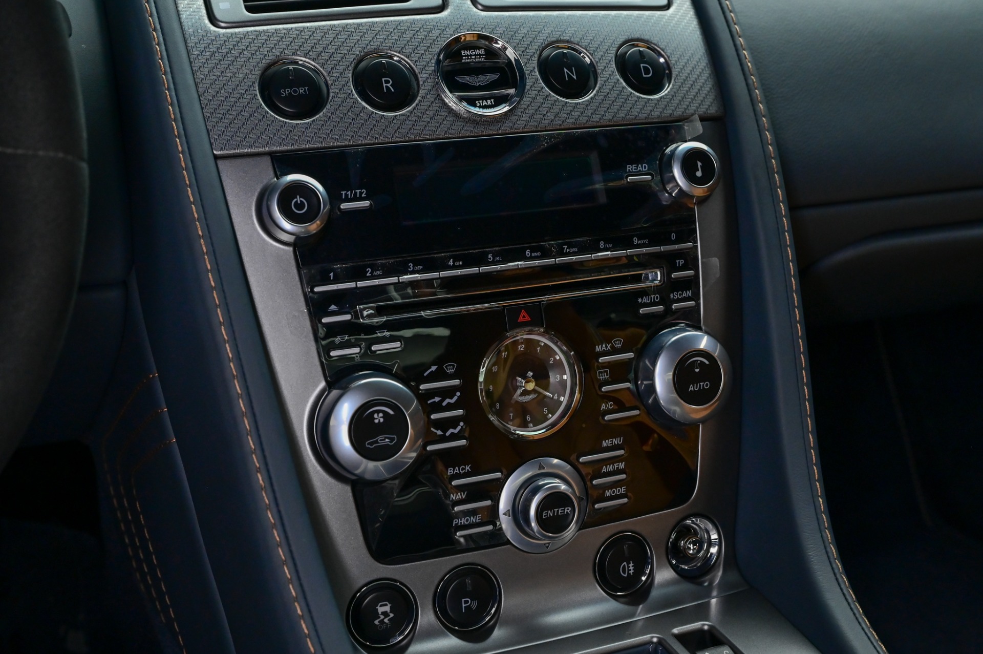 2012 Aston Martin V8 Vantage S photo 32