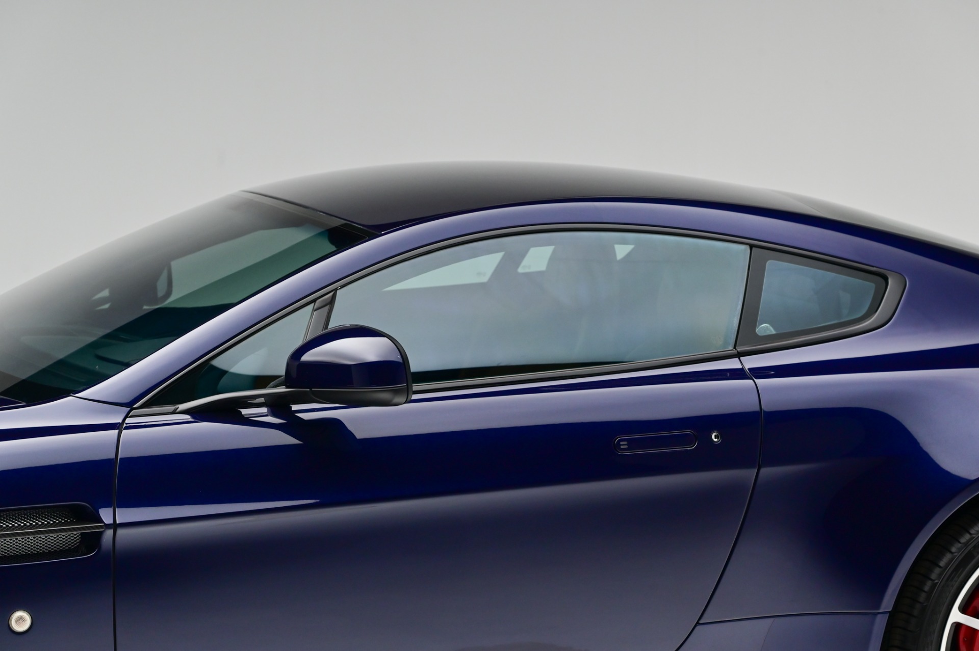2012 Aston Martin V8 Vantage S photo 39